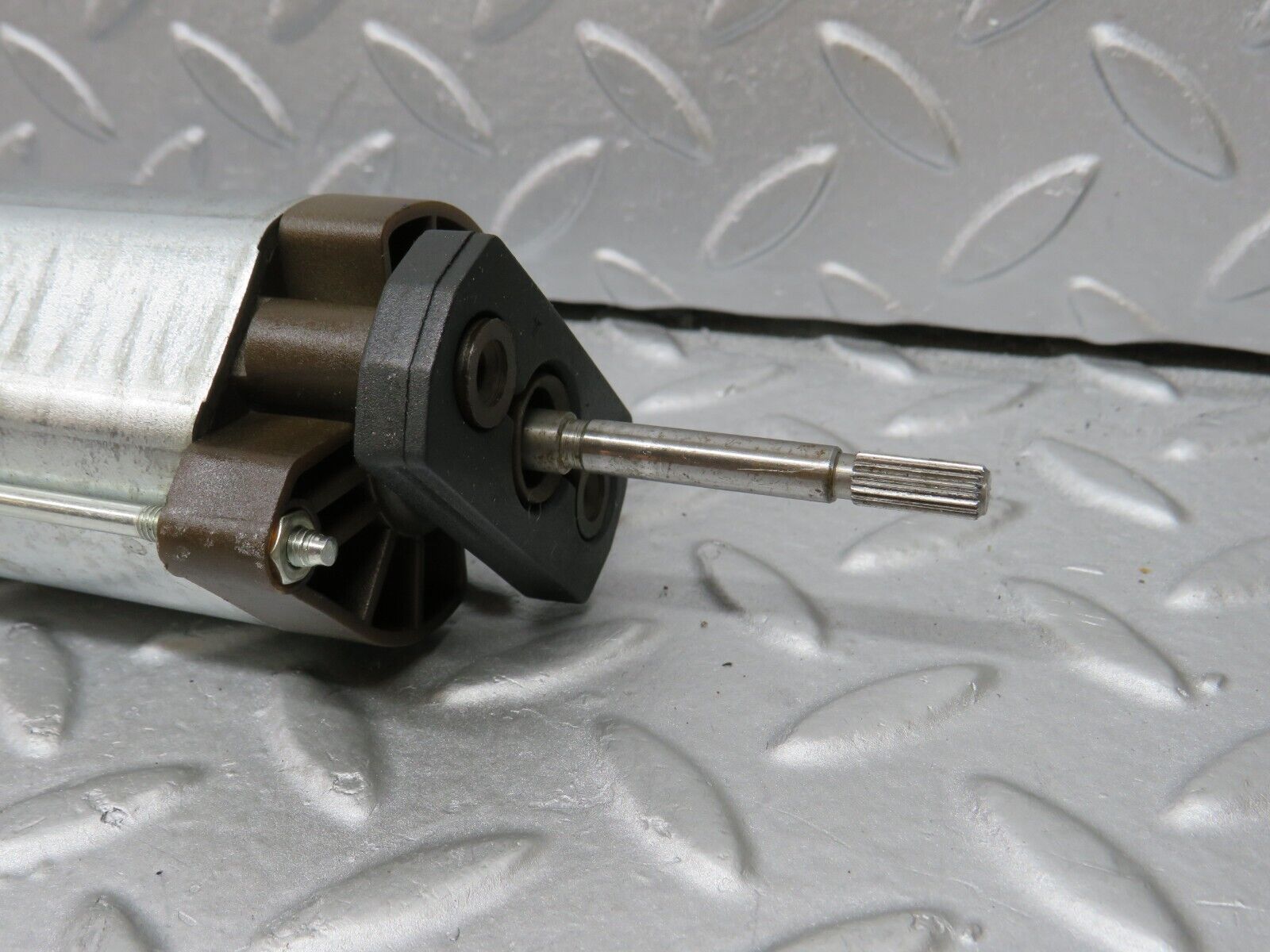 36822 Mercedes-Benz R129 300SL-24 Front Right Seat Adjustment Motor Bosch 1298205642 0130008038