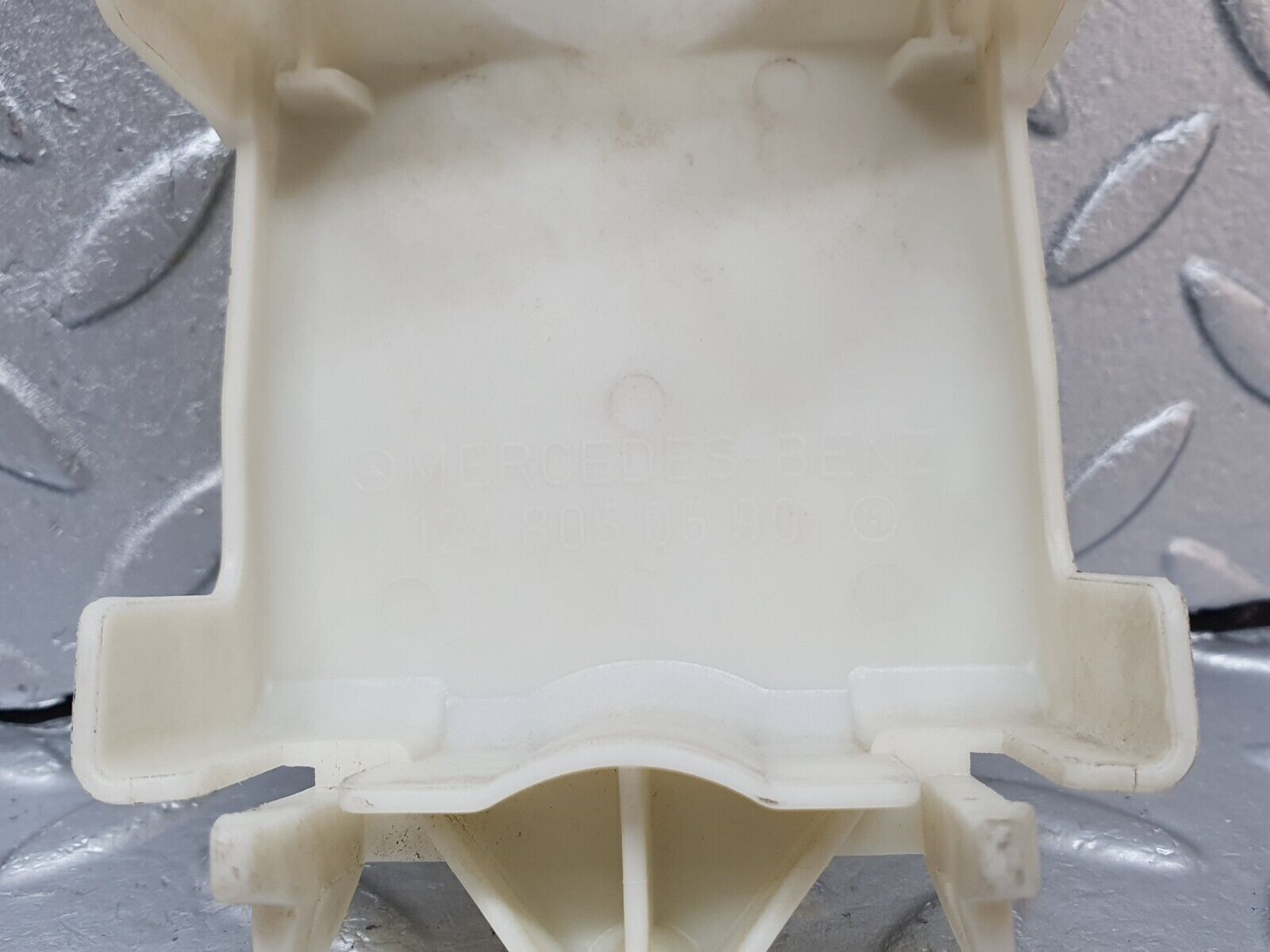 41590 Mercedes-Benz W124 200E Rear Door Lock Vacuum Actuator Cover 1248050590