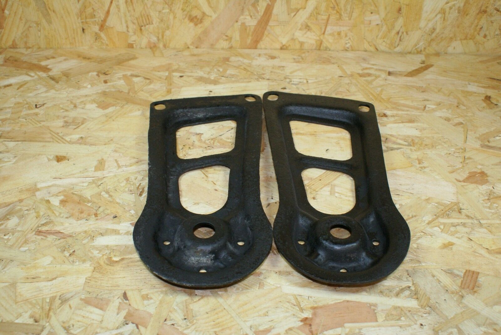 2240 Mercedes-Benz W123 280E Rear Suspension Axle Mounting Bracket