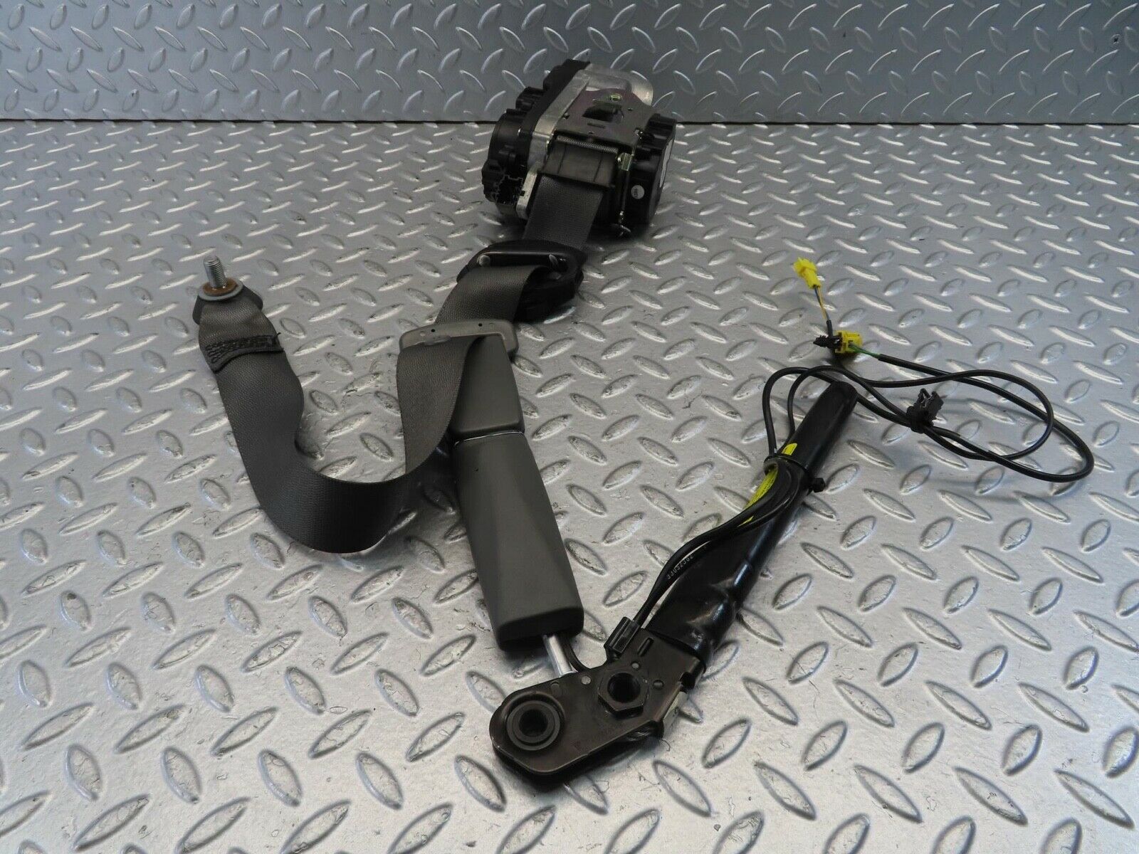 11212 Mercedes-Benz W221 S320 Front Left Seat Belt With Buckle 2218603185