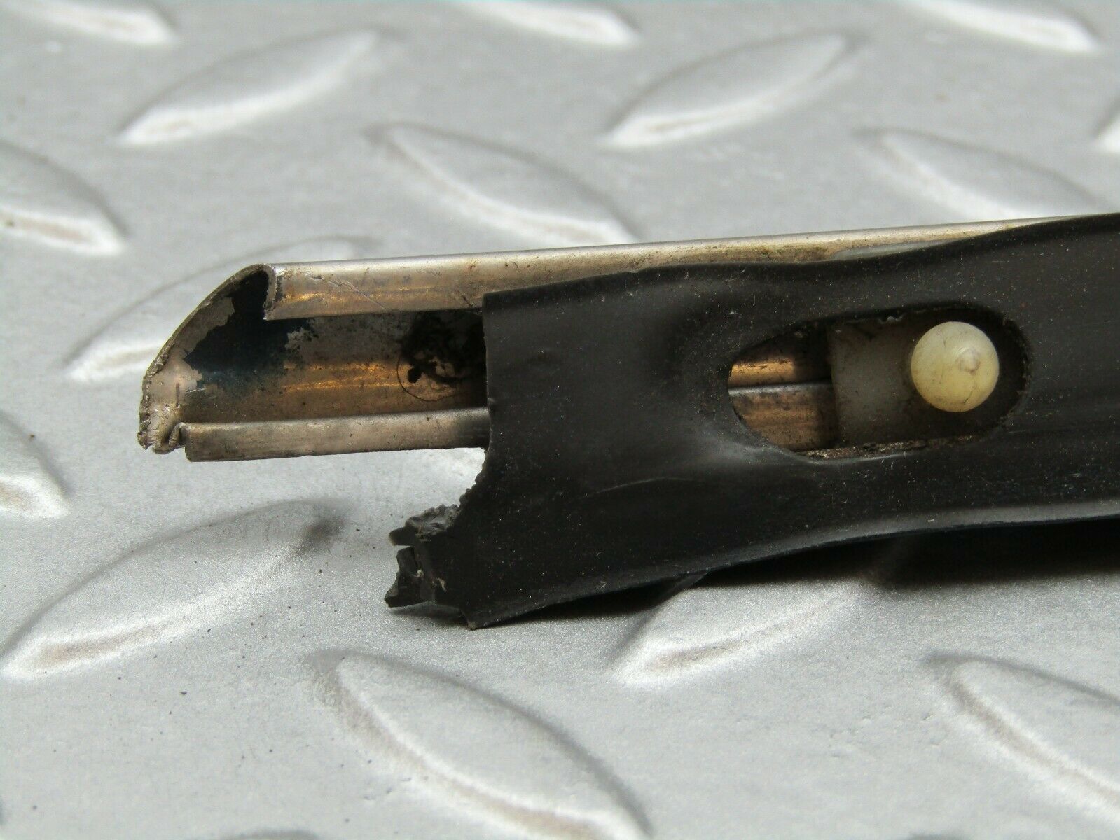 3335 Mercedes-Benz W115 220D Centre Door Chrome Trim Front Right