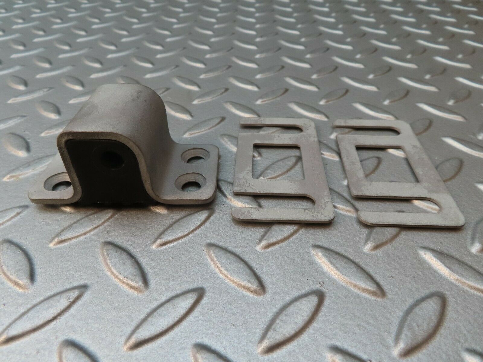 4222 Mercedes-Benz V123 240D LWB Door Lock Latch Right Side