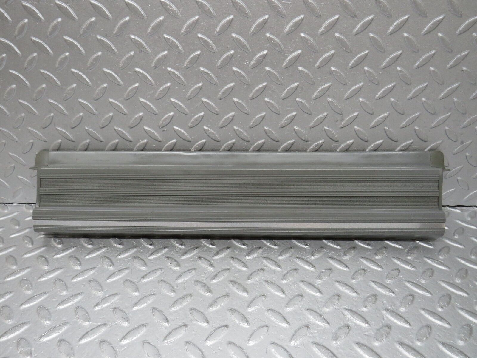 35992 Mercedes-Benz W126 420SE Rear Left Door Sill Trim Grey