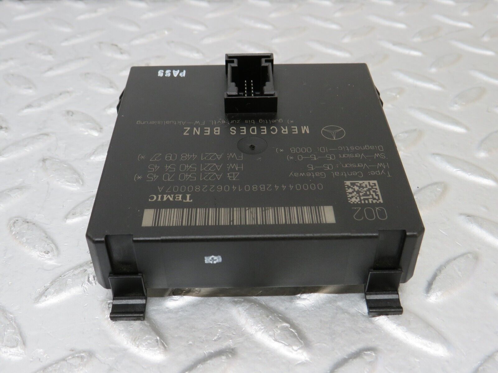 35147 Mercedes-Benz W221 Central Gateway ECU 2215407045