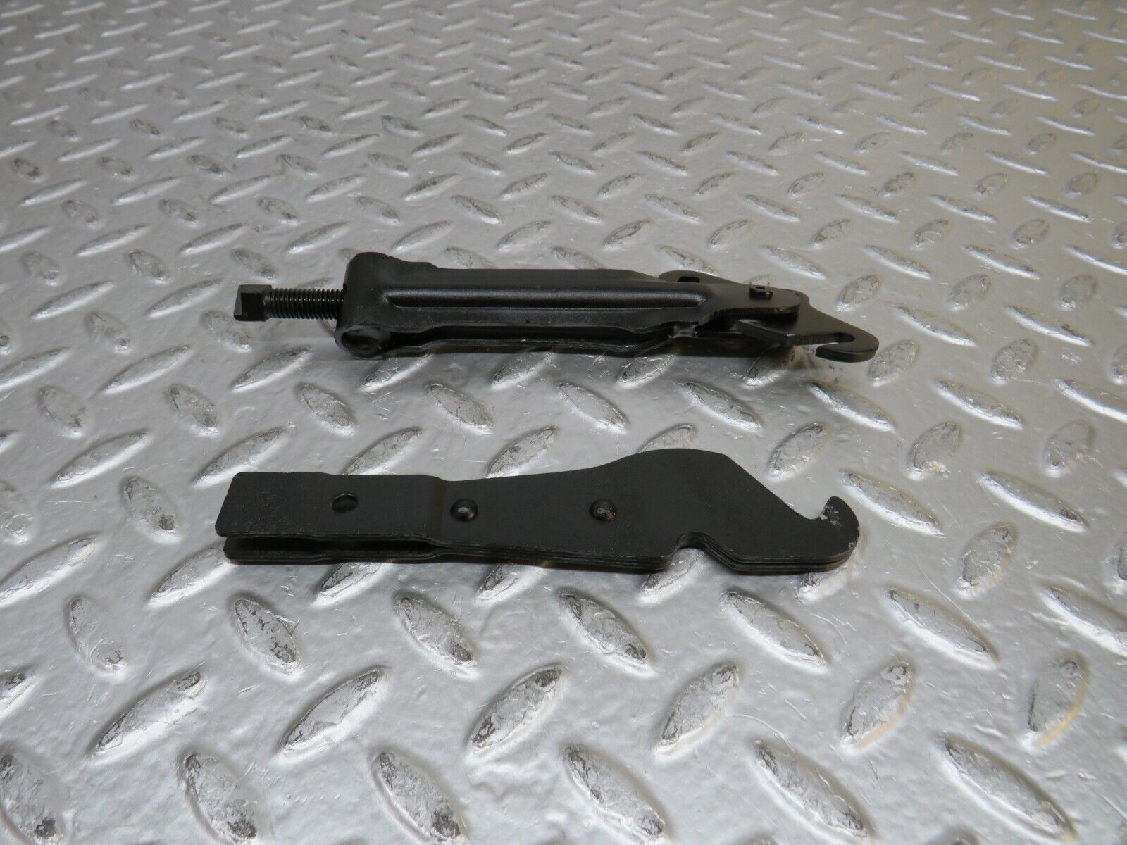 29753 Mercedes-Benz W123 230E Handbrake Adjusting Handbrake Regulator