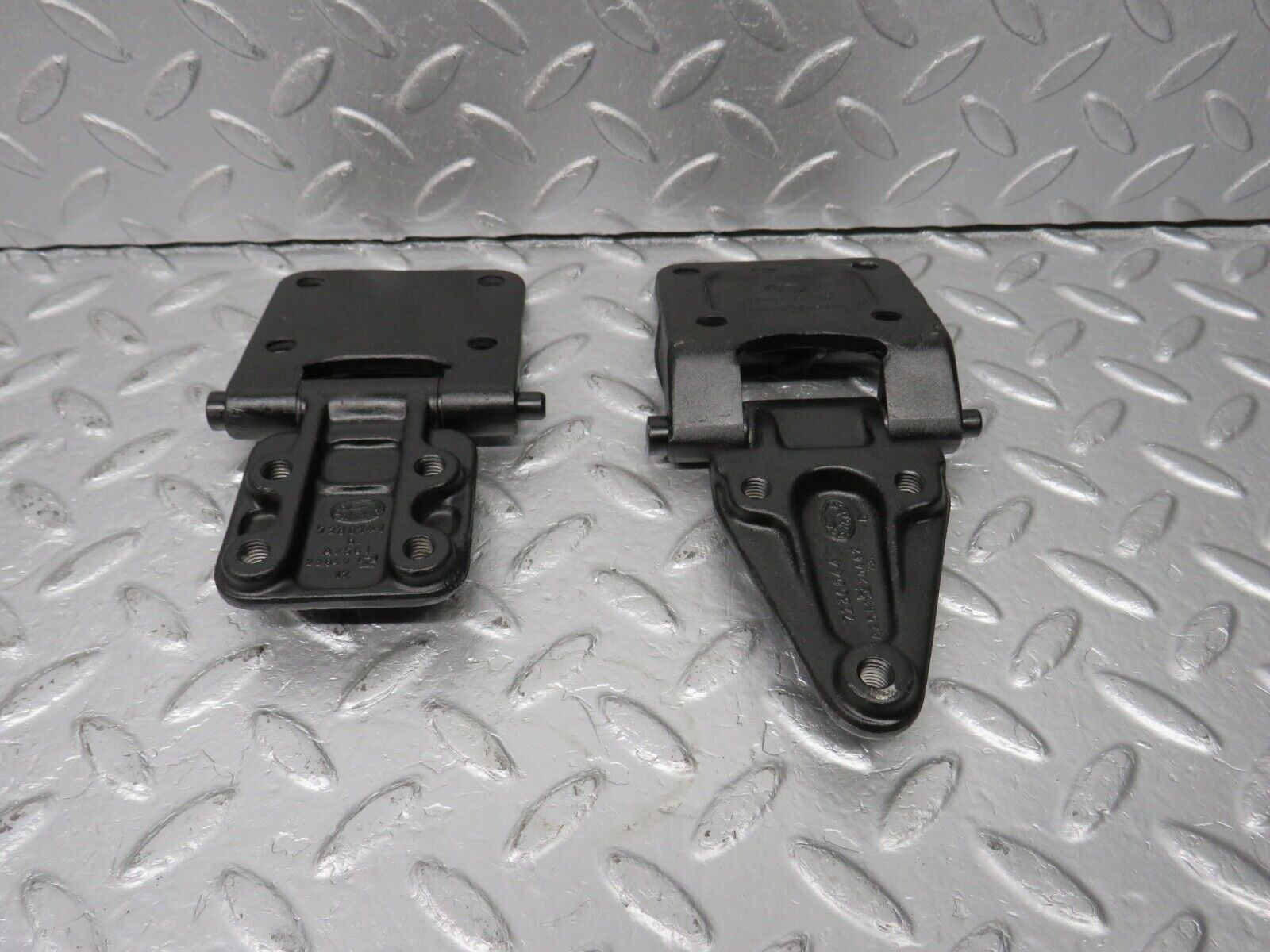 40480 Mercedes-Benz W110 230 Front Left Door Hinge