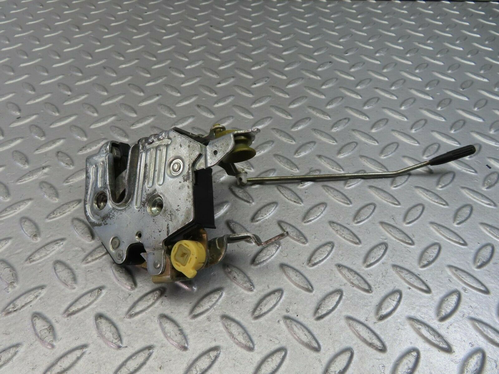 9361 Mercedes-Benz C124 300CE Coupe Front Right Door Lock Mechanism