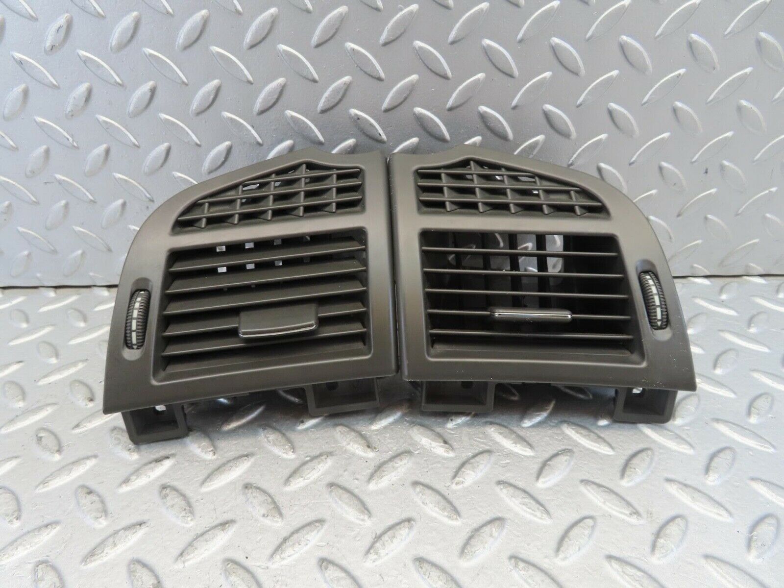 11076 Mercedes-Benz W221 S320 Dasboard Air Vents Left And Right