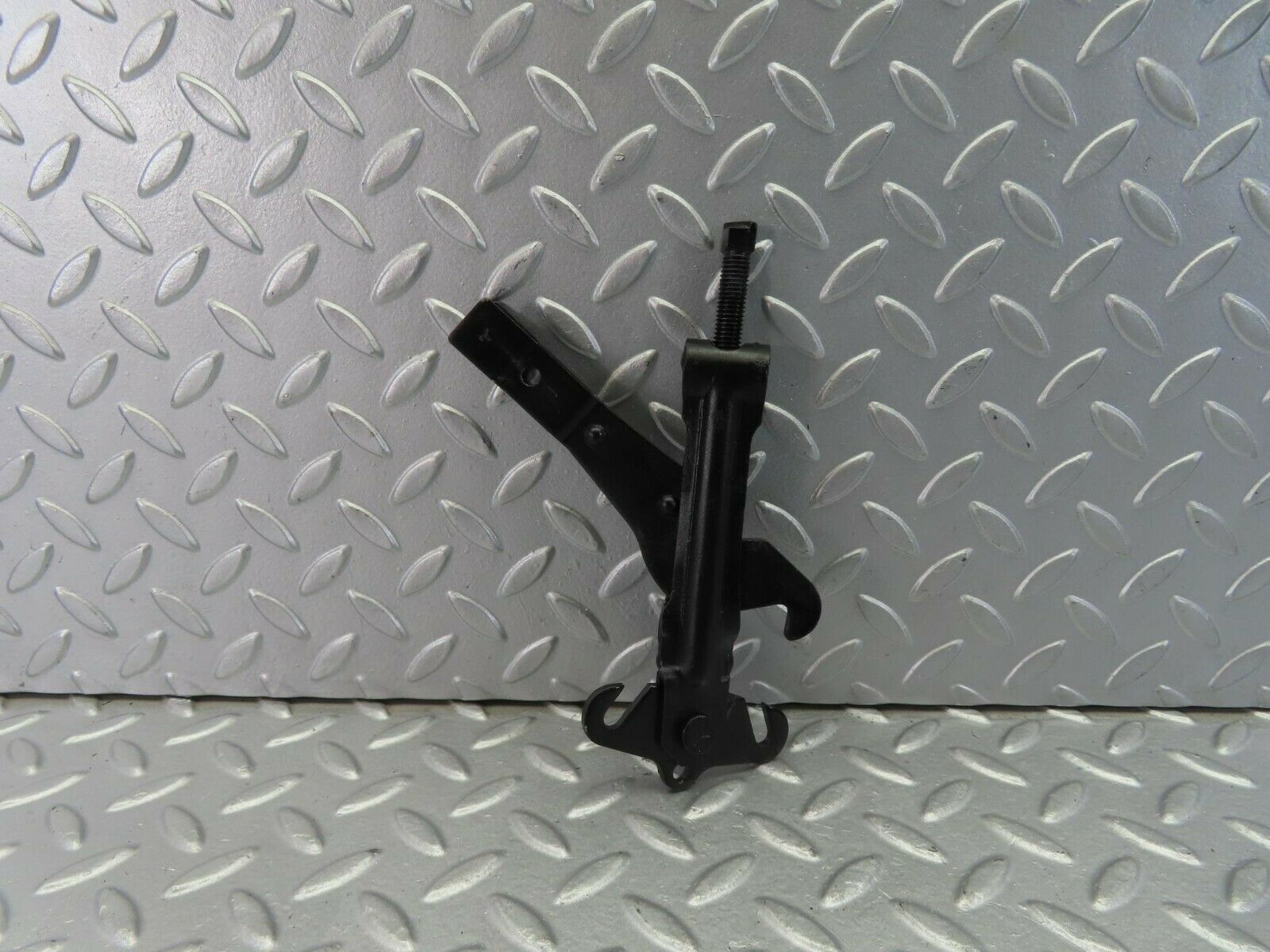 10850 Mercedes-Benz W123 230E Handbrake Adjusting Handbrake Regulator