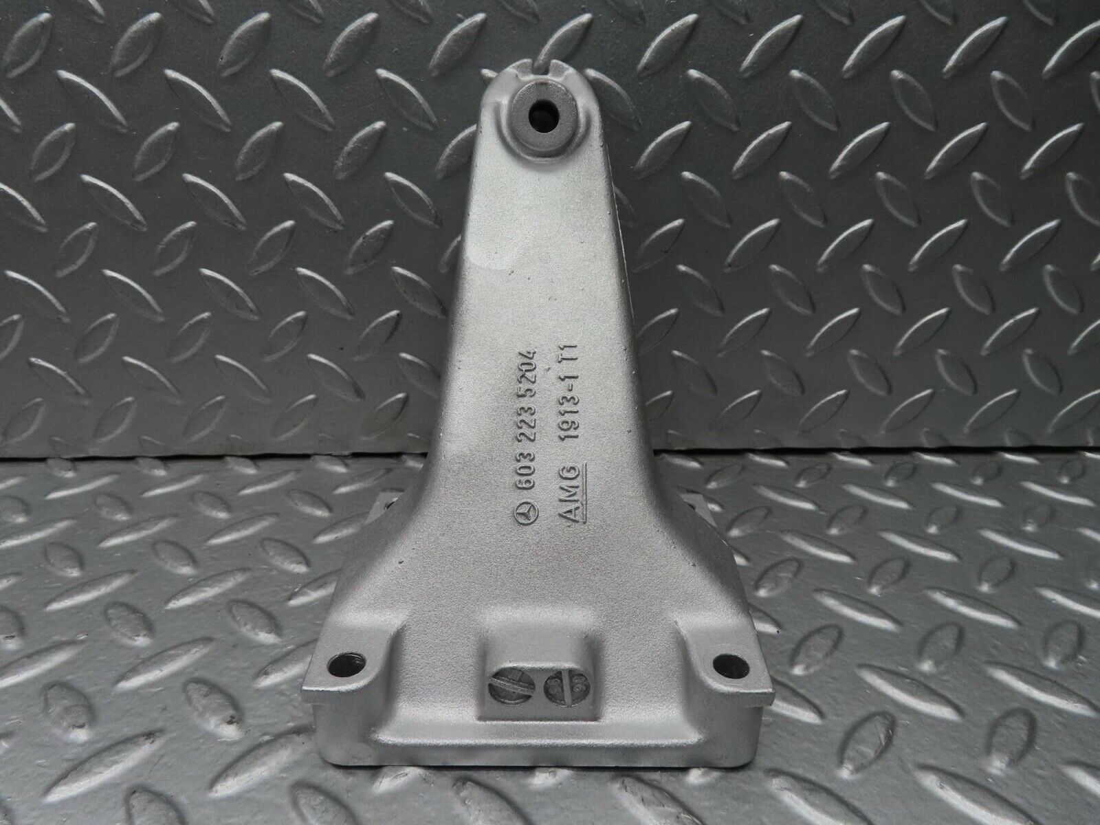 15093 Mercedes-Benz W140 S320 Engine Mount Bracket Left Side 6032235204