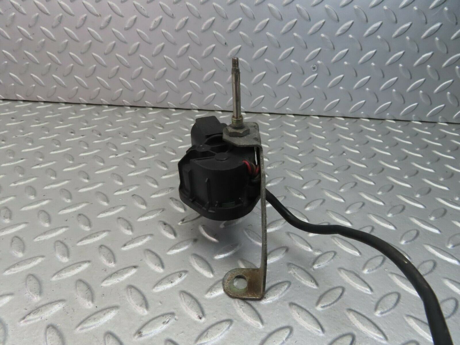 8777 Mercedes-Benz W126 Right Headlight Wiper Motor 1268205242