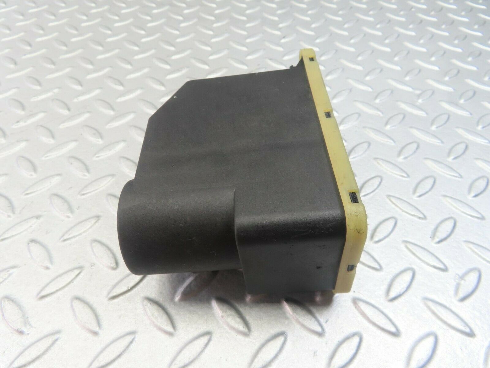 8317 Mercedes-Benz W201 Central Locking Pump 0008000948