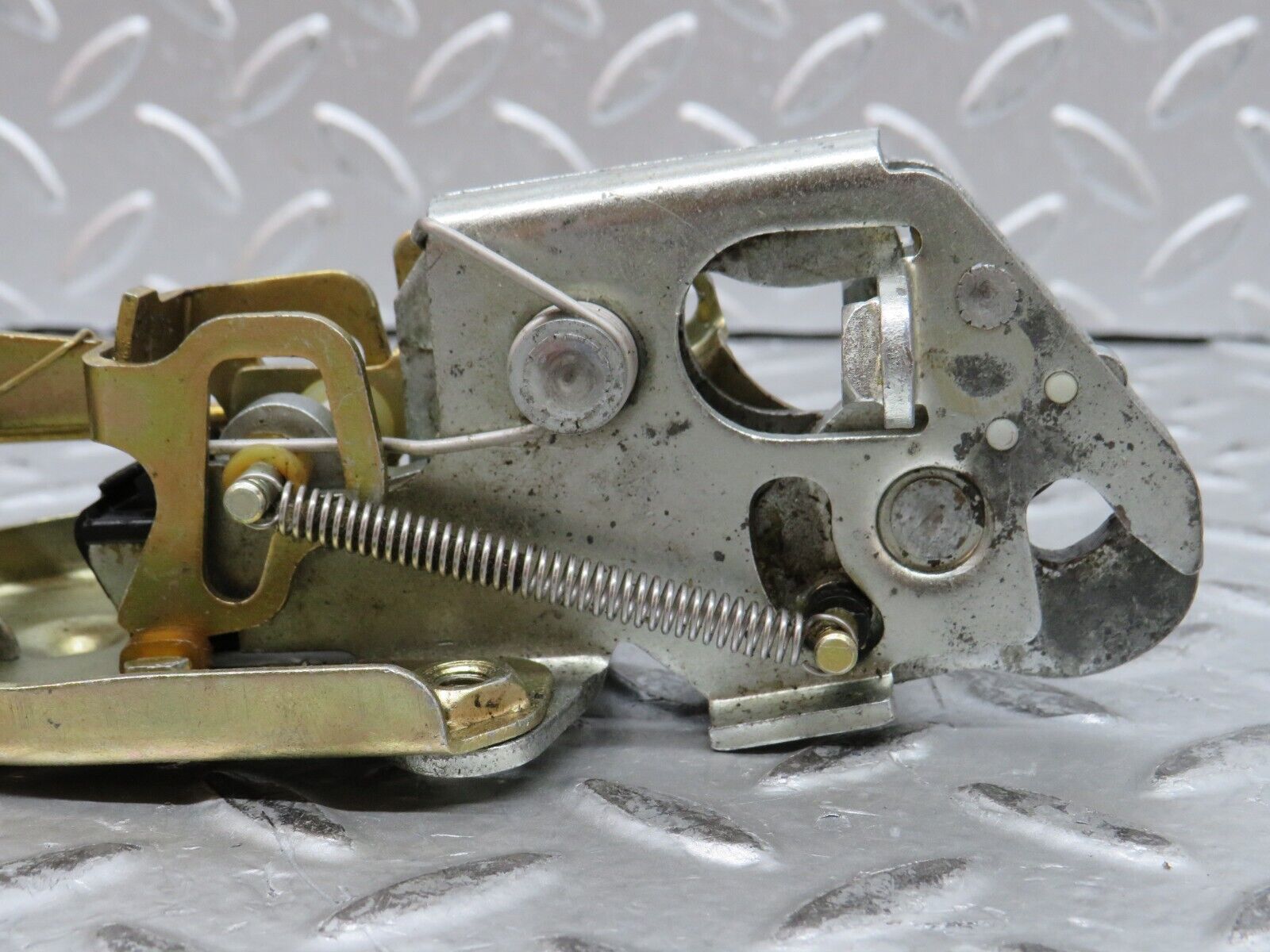 28296 Mercedes-Benz S123 240D Wagon Tailgate Lock Mechanism 1237401035