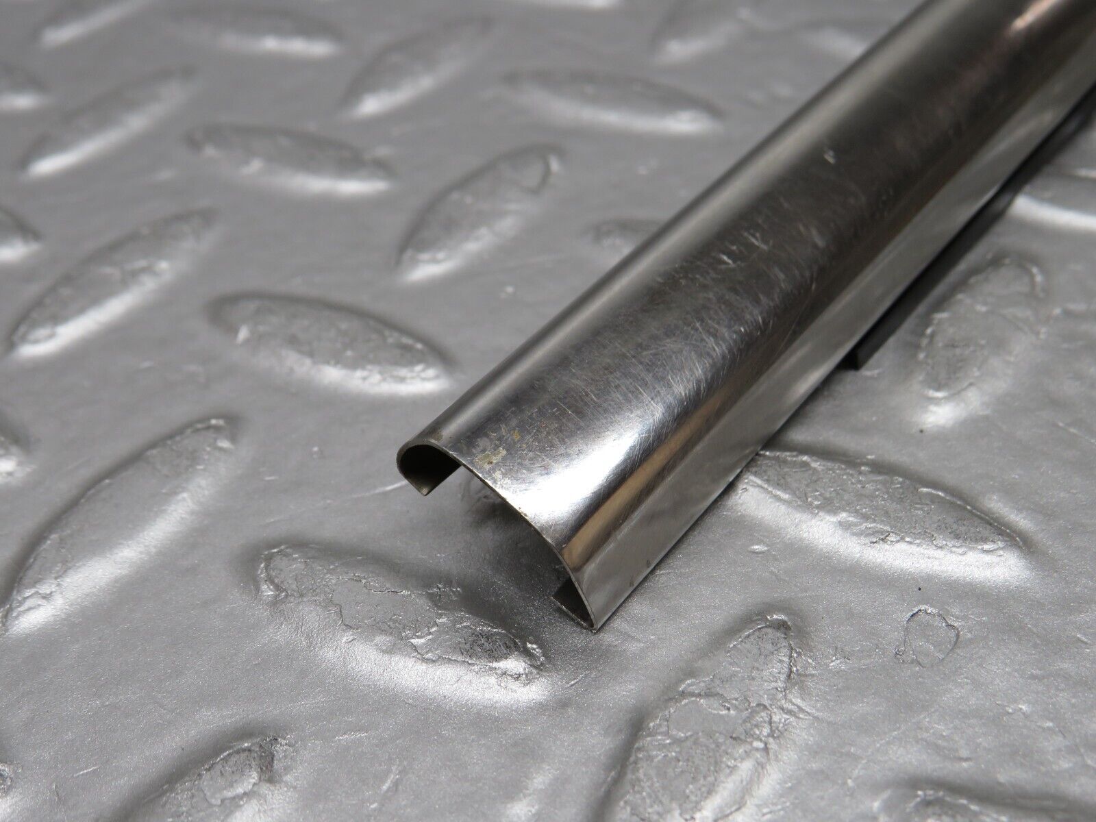 37439 Mercedes-Benz W109 300SEL Rear Left Fender Wing Chrome Moulding Trim