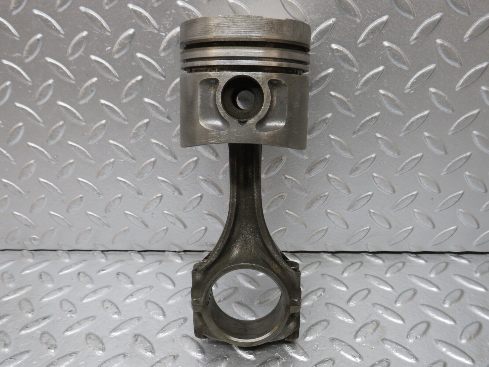 32933 Mercedes-Benz W123 300D Piston With Connecting Rod 90.875 mm 61502