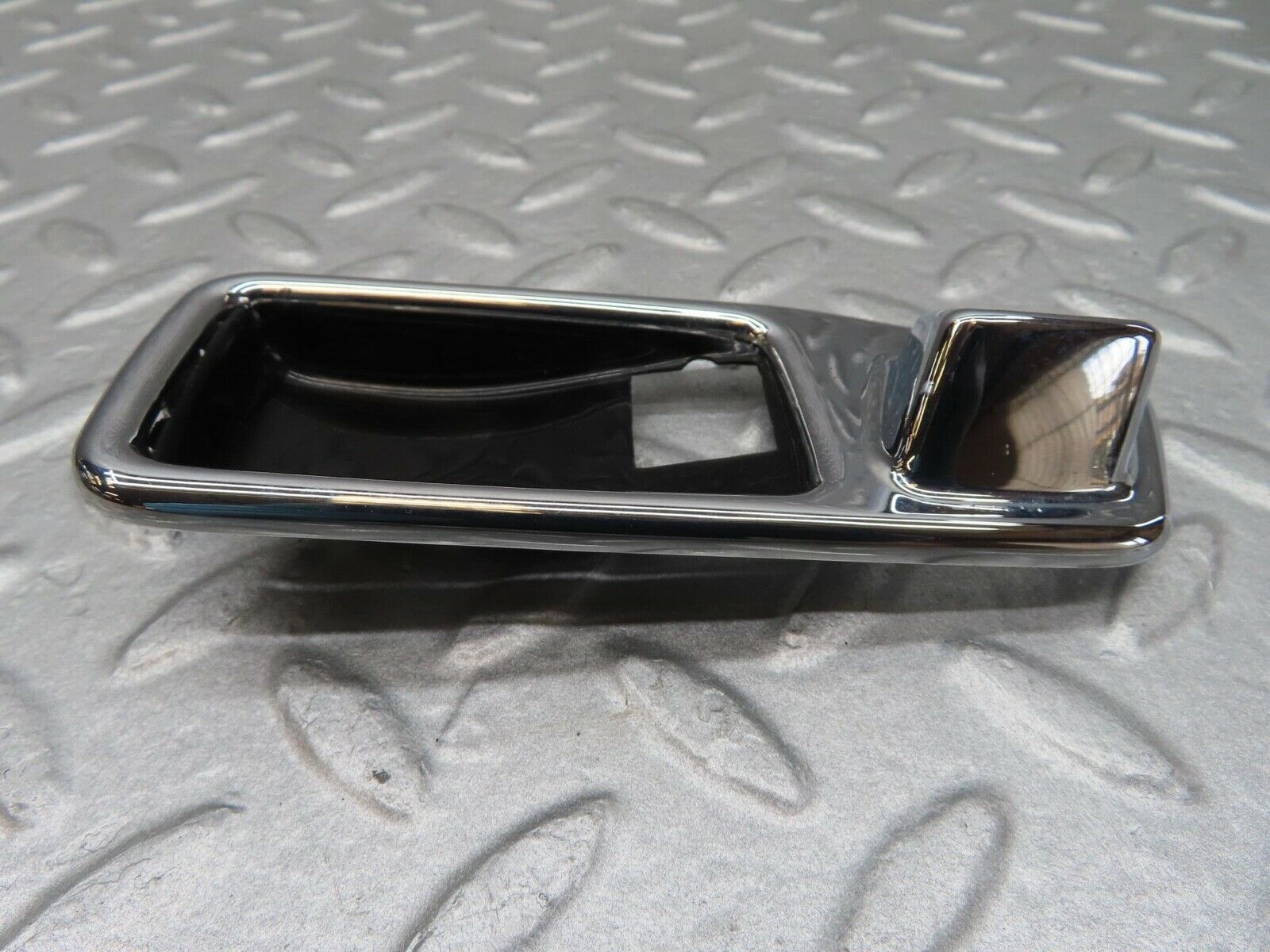 16060 Mercedes-Benz W123 280E Chrome Frame For Door Opener Left 1167660111