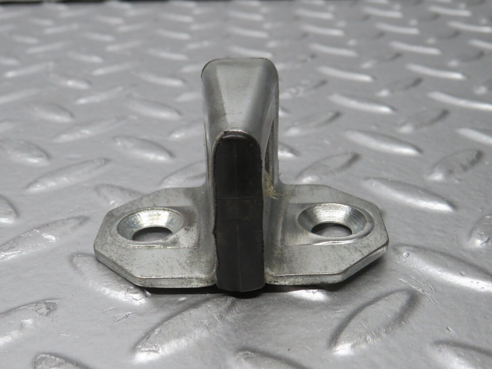 31322 Mercedes-Benz S124 220TE Wagon Door Lock Latch