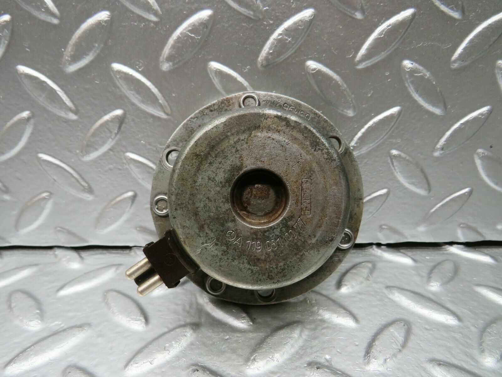 22437 Mercedes-Benz C124 E220 Coupe Camshaft Sensor 1190510177