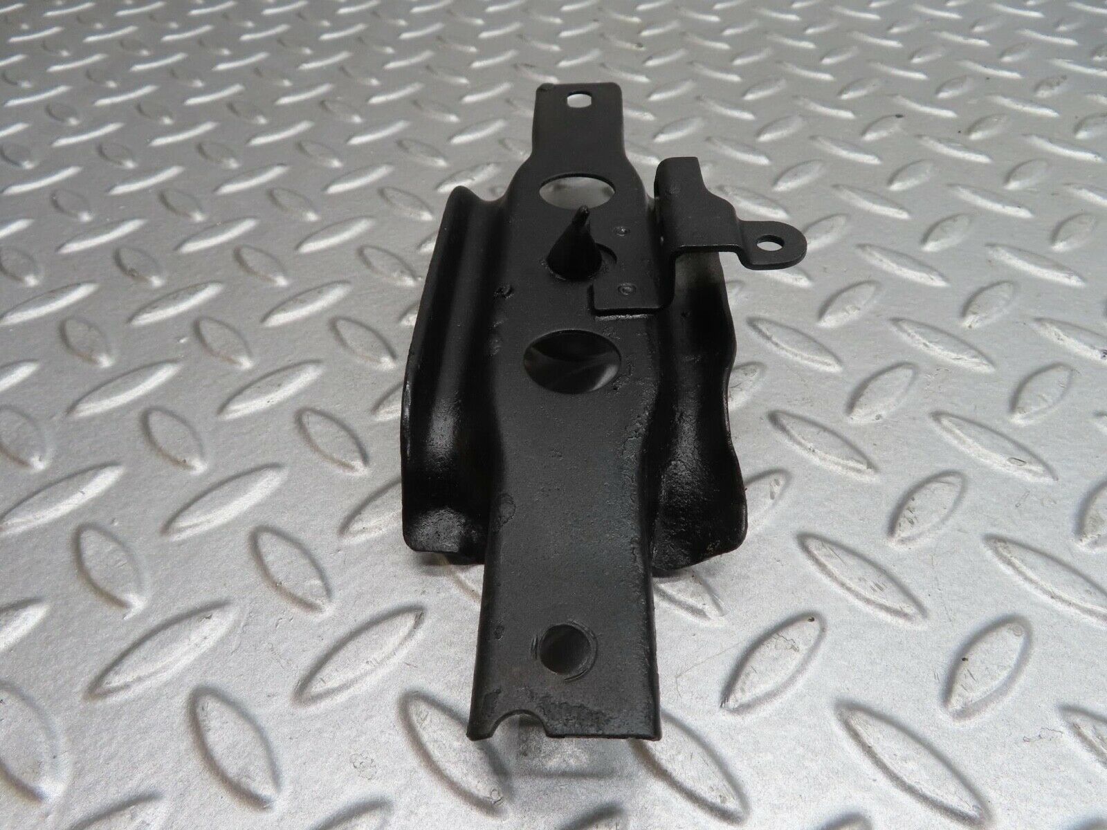 13881 Mercedes-Benz C107 280SLC Cardan Shaft Drive Shaft Bracket