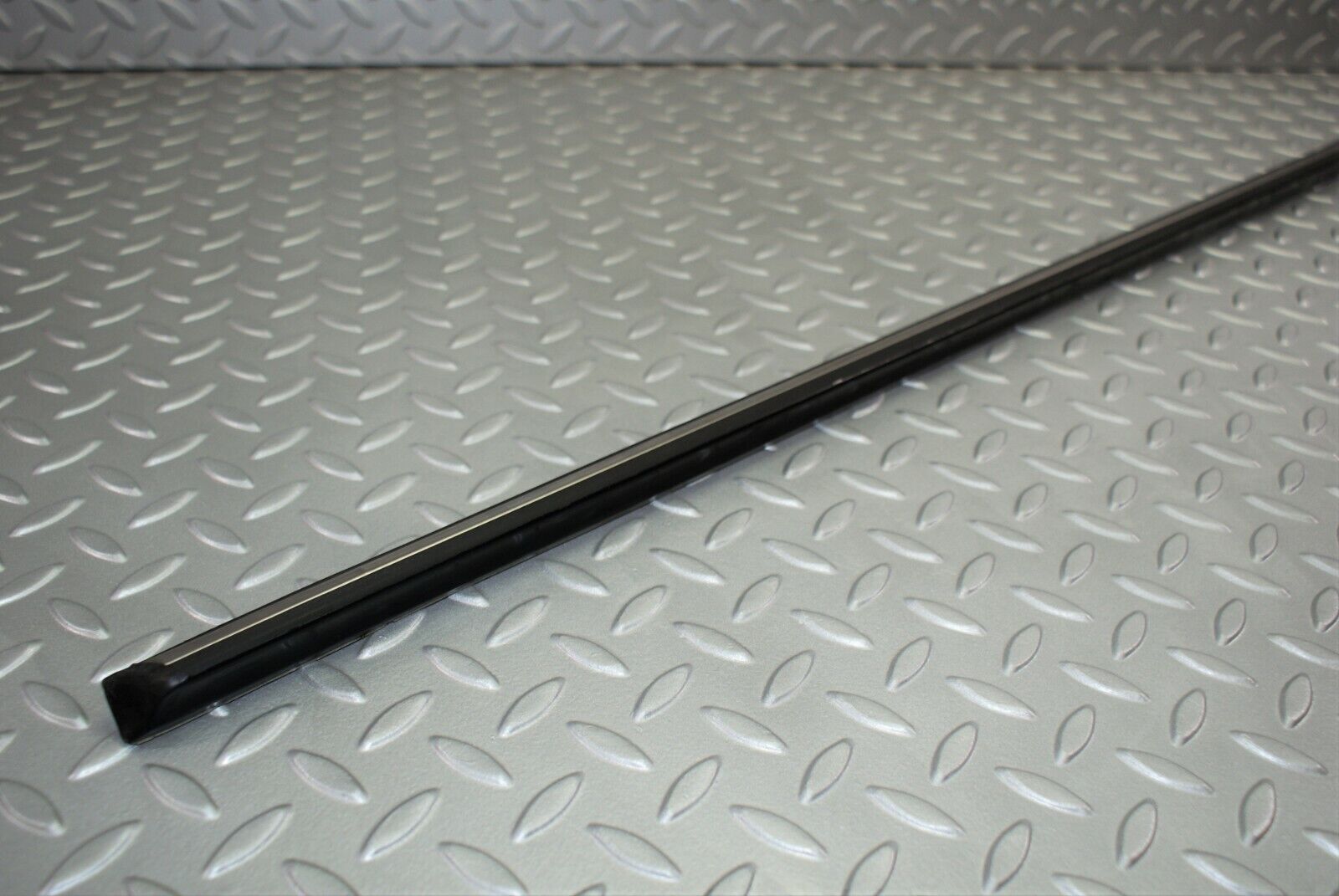 2946 Mercedes-Benz C123 280CE Coupe Left Door Centre Moulding Trim