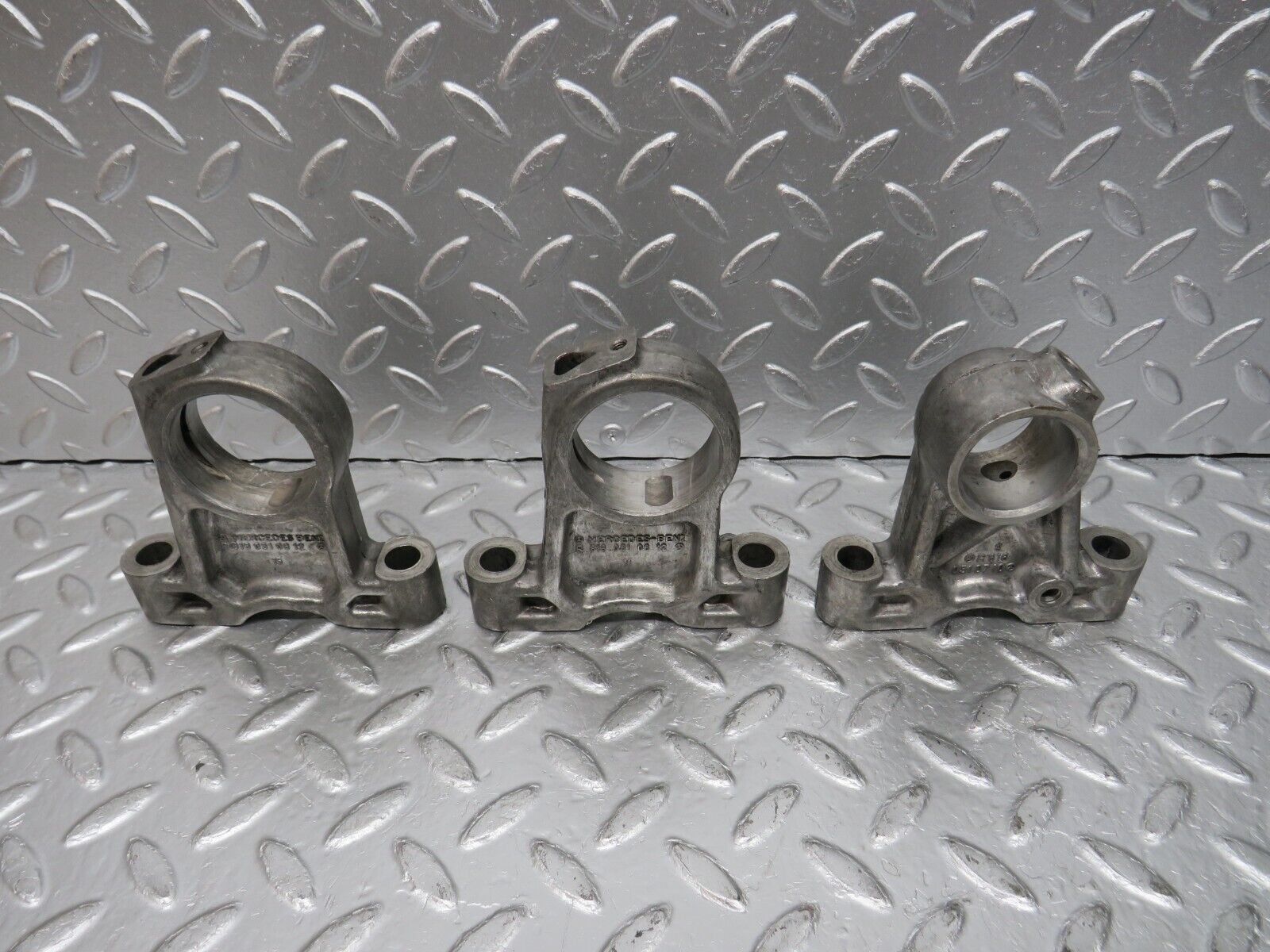 31064 Mercedes-Benz W123 200D Camshaft Tower Bearing Set 6160510612 6160510710