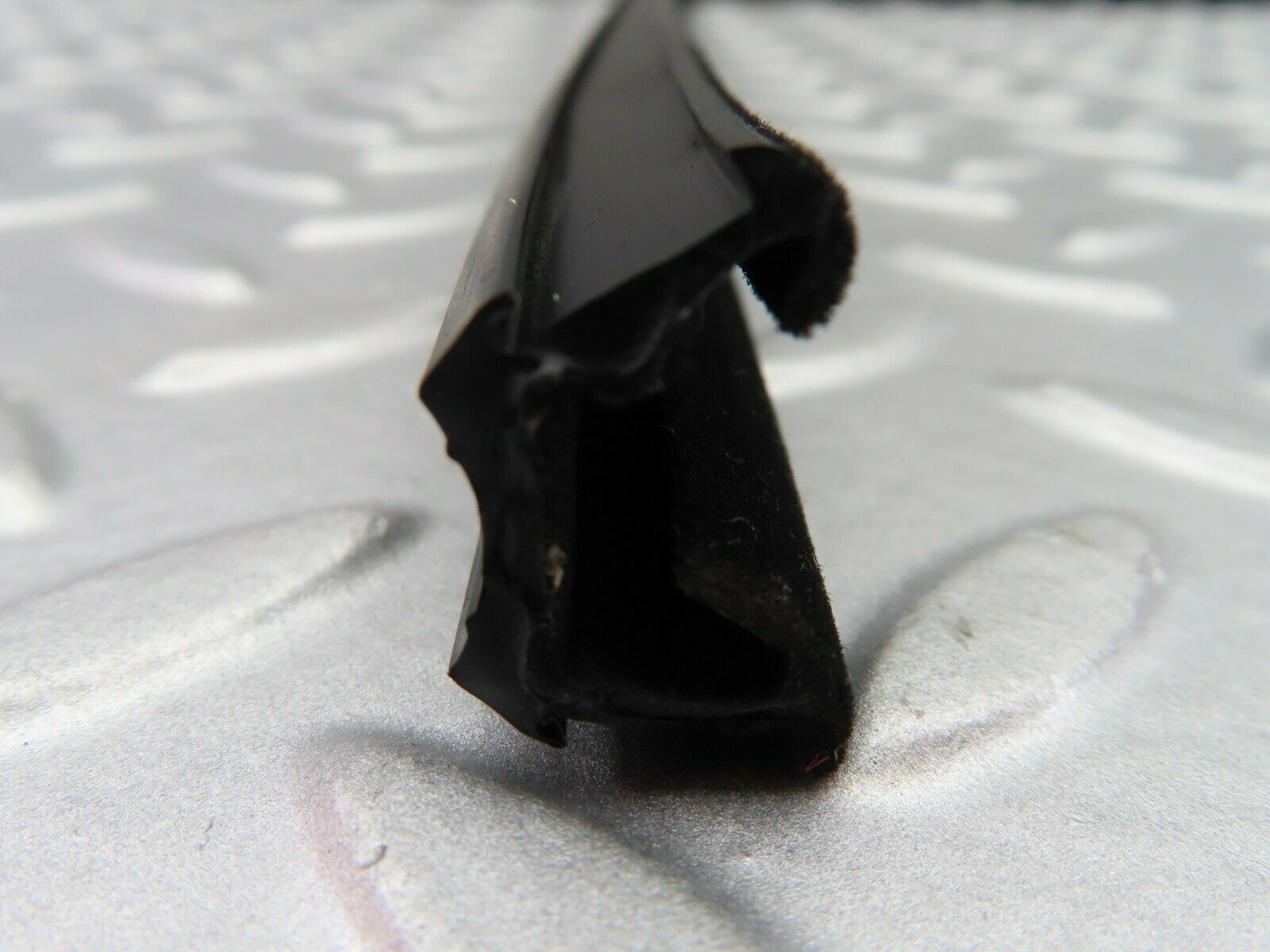 6612 Mercedes-Benz S124 E220 Wagon Window Seal Rubber Rear Right