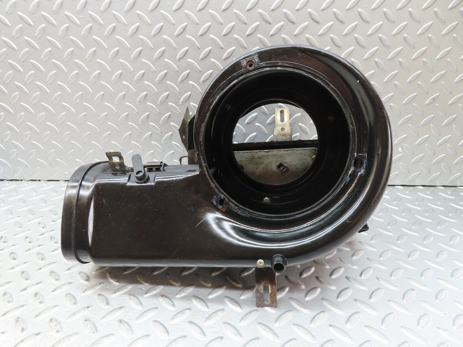 17759 Mercedes-Benz W116 450SEL Heater Blower Motor Housing