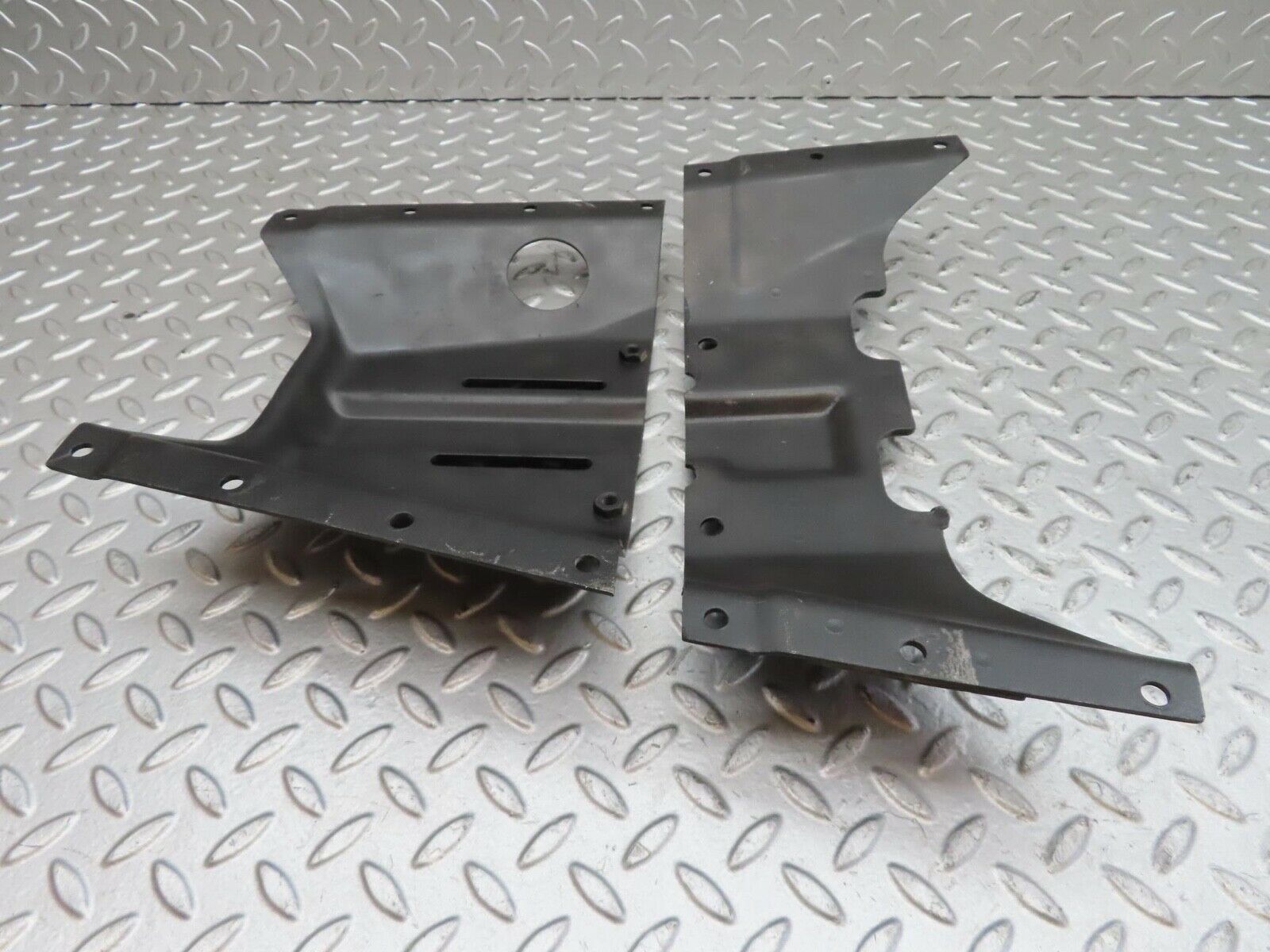 13879 Mercedes-Benz C107 280SLC Gearbox Mount Bracket