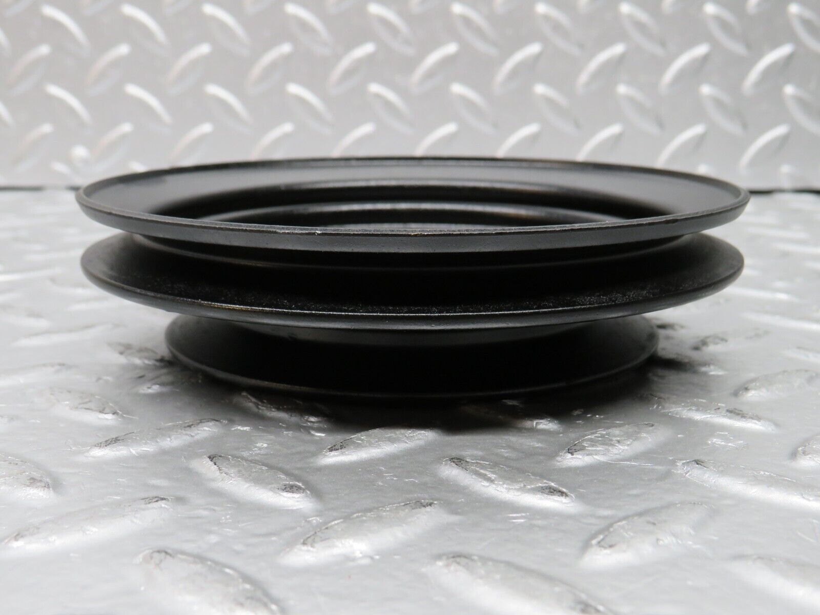 29880 Mercedes-Benz W123 230E Crankshaft Pulley 1020320404