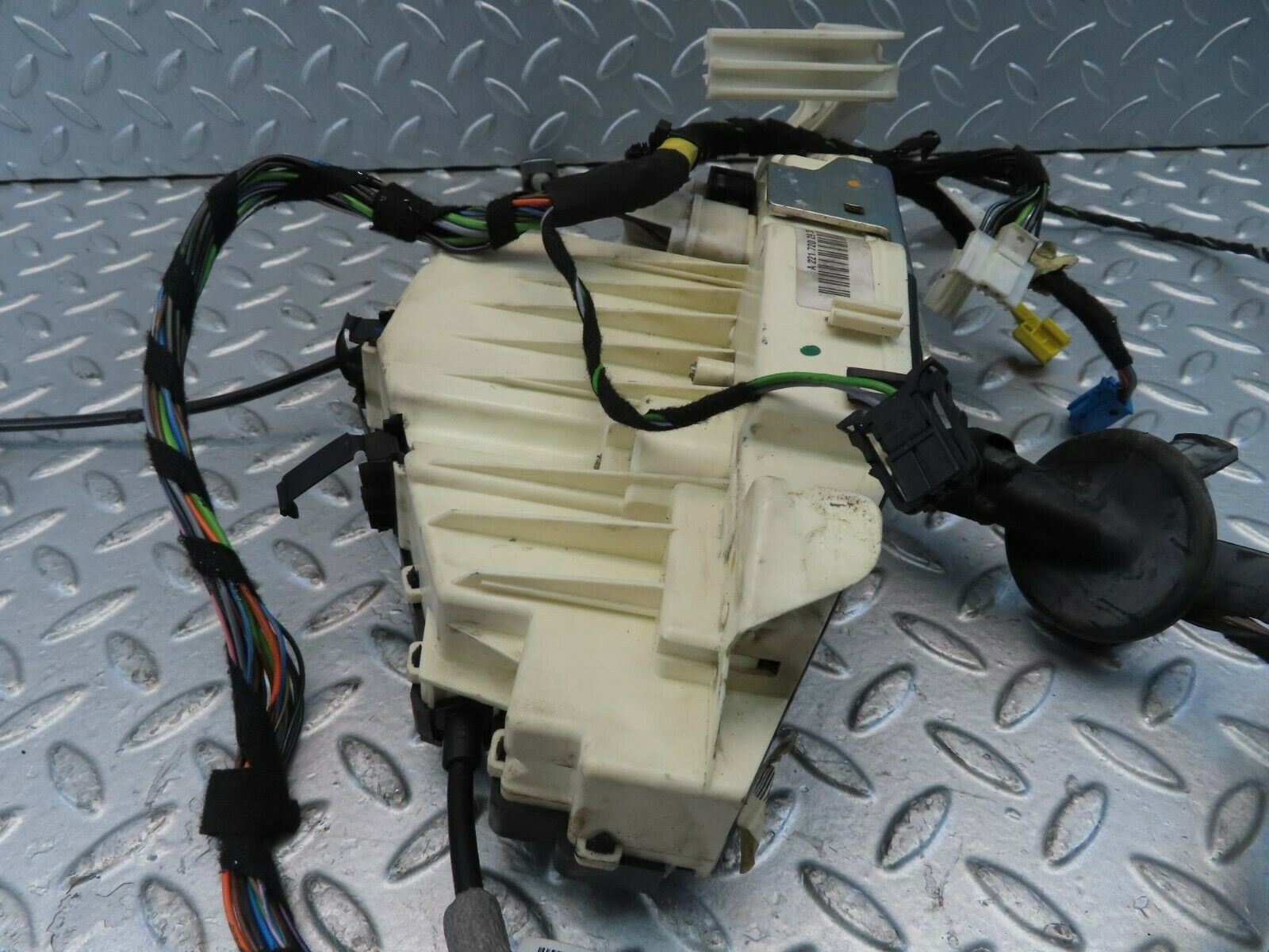 11173 Mercedes-Benz W221 S320 Front Left Soft Close Door Lock 2217202935