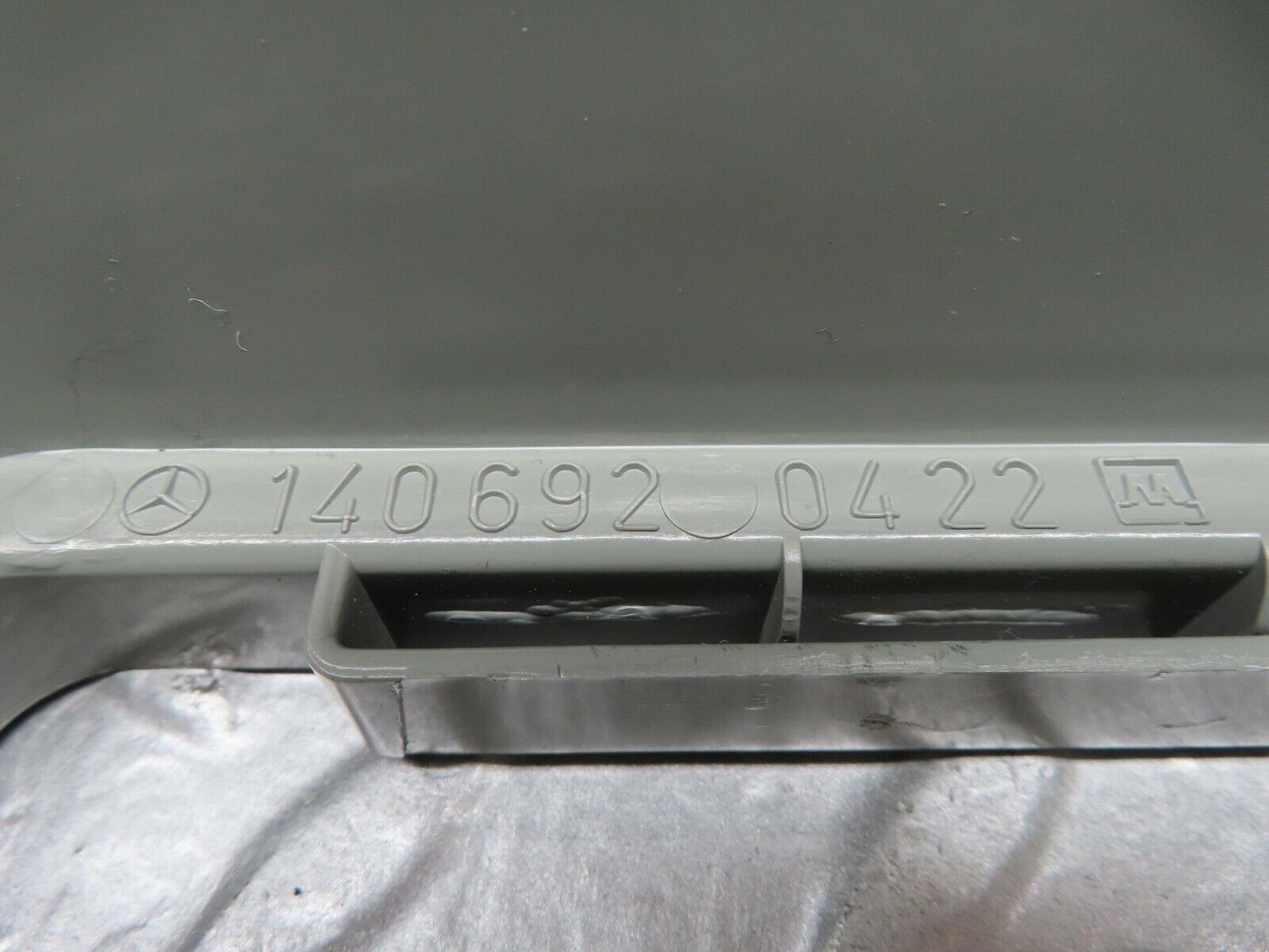 14898 Mercedes-Benz W140 S320 B Pillar Bottom Cover Right Side 1406920422