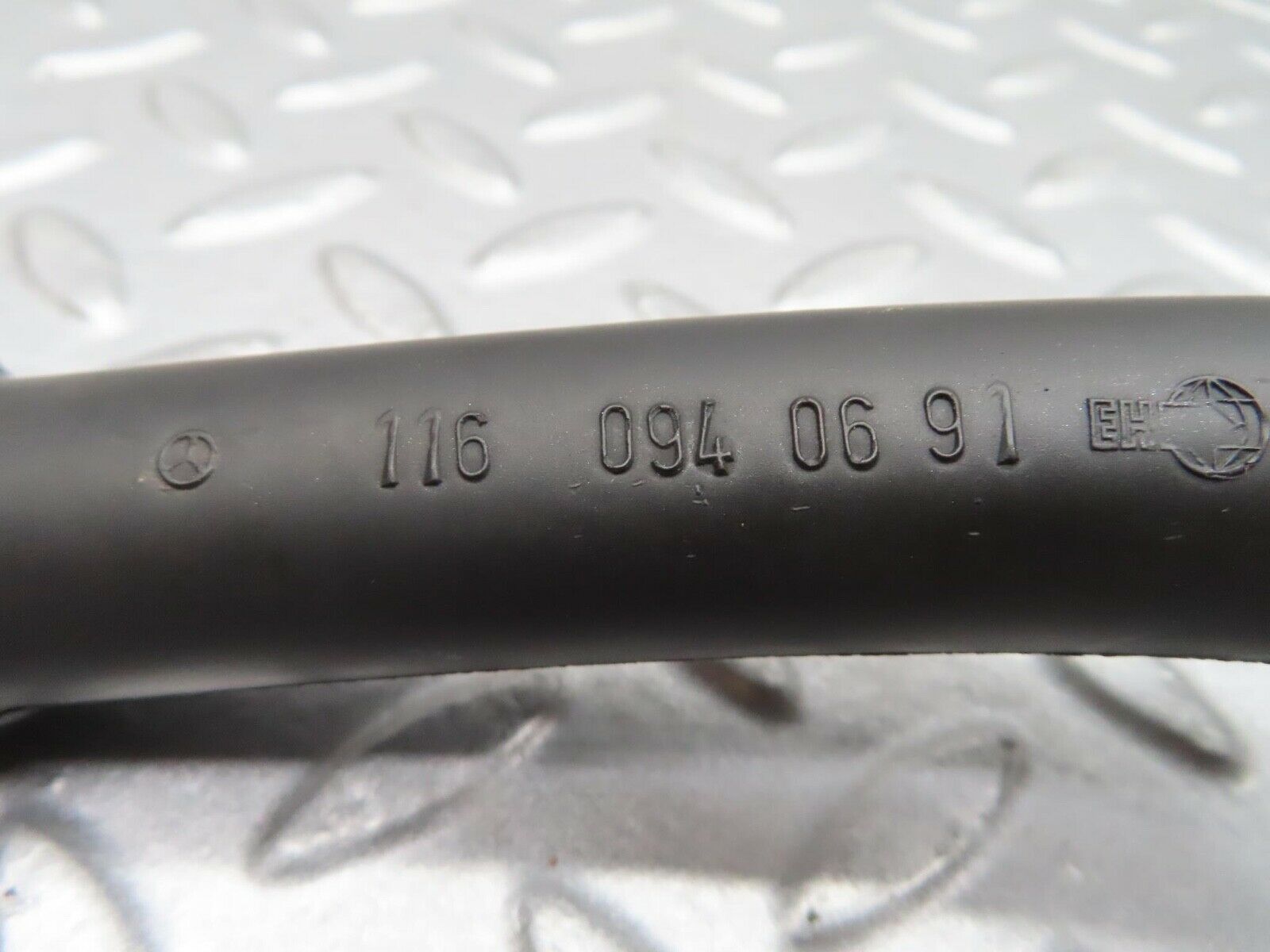 14420 Mercedes-Benz W116 350SE Air Intake Breather Hose 1160940691