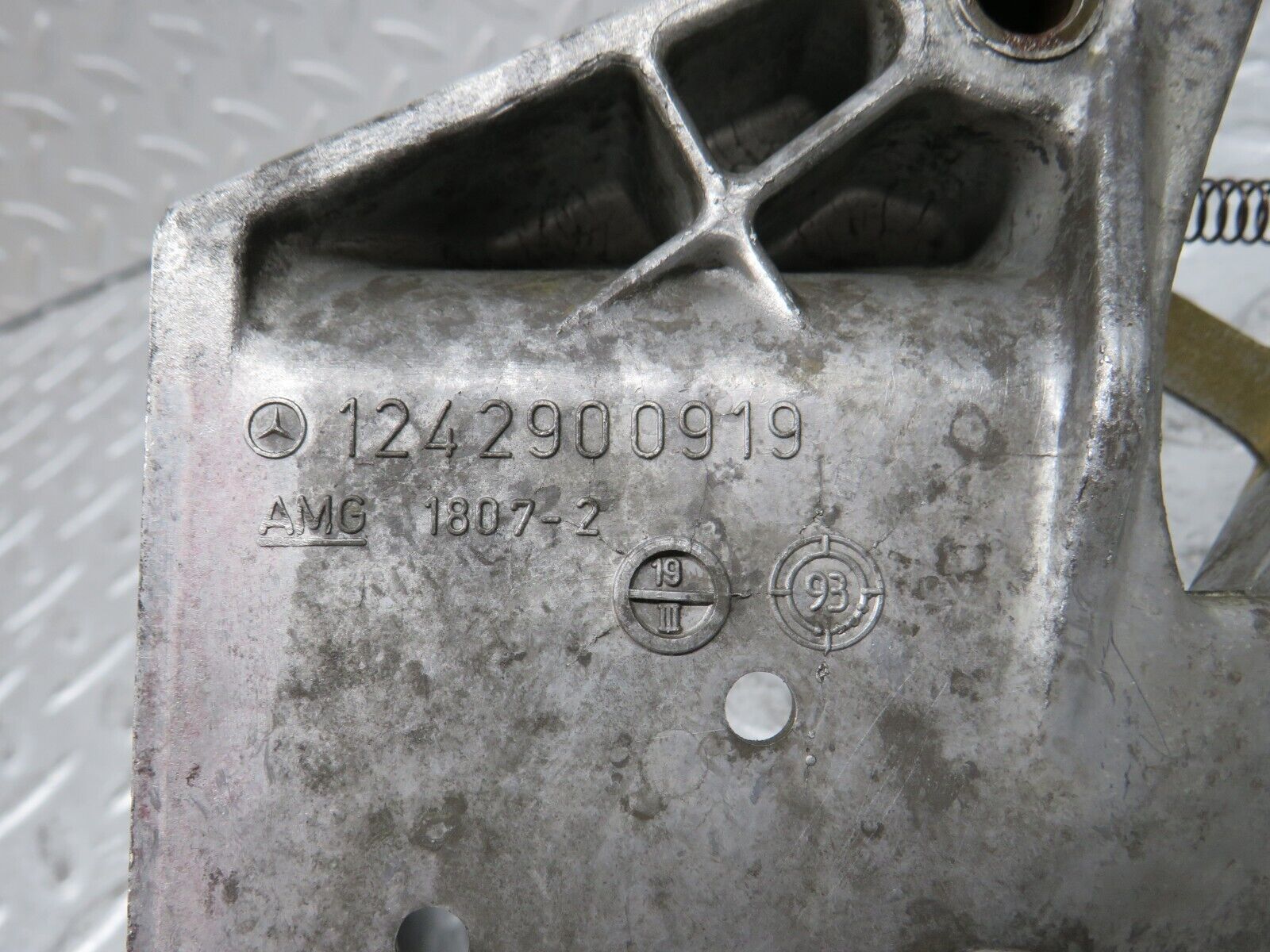 37944 Mercedes-Benz A124 320E Cabriolet Brake Pedal Bracket 1242900919