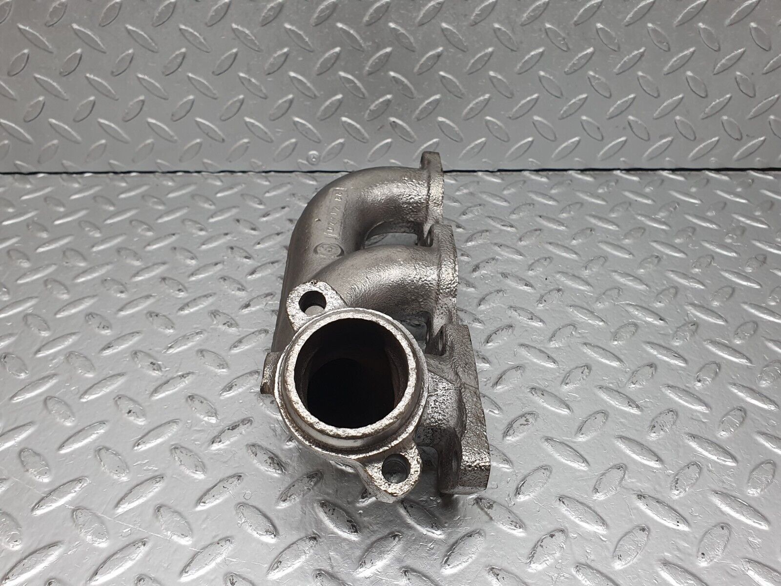 41202 Mercedes-Benz W126 300SE Exhaust Manifold Cylinder 4-6 1031422202