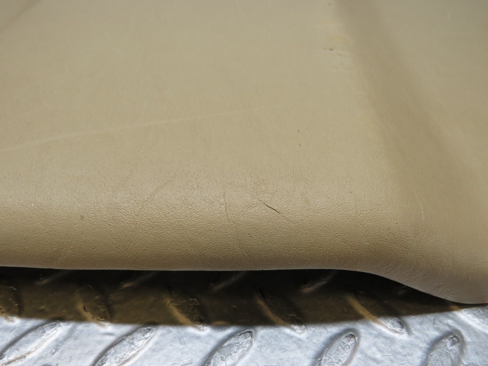 37070 Mercedes-Benz C126 420SEC Coupe Front Right Seat Rear Cover Beige