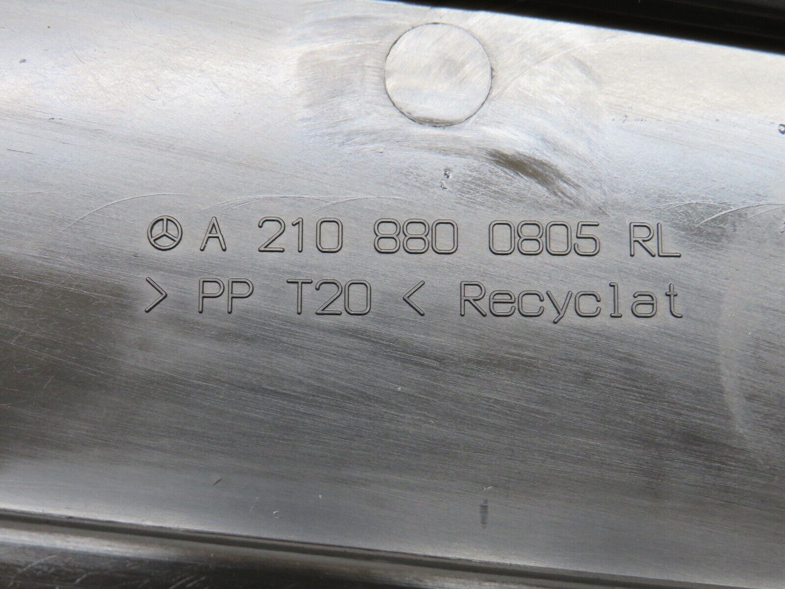 34711 Mercedes-Benz W210 320E Bonnet Upper Grill 2108800805