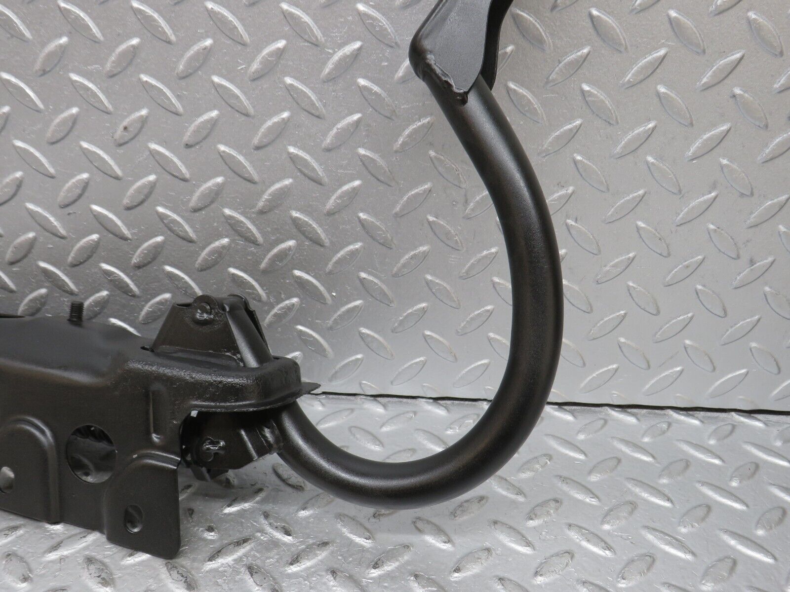 36316 Mercedes-Benz W126 420SE Trunk Hinge Left Side