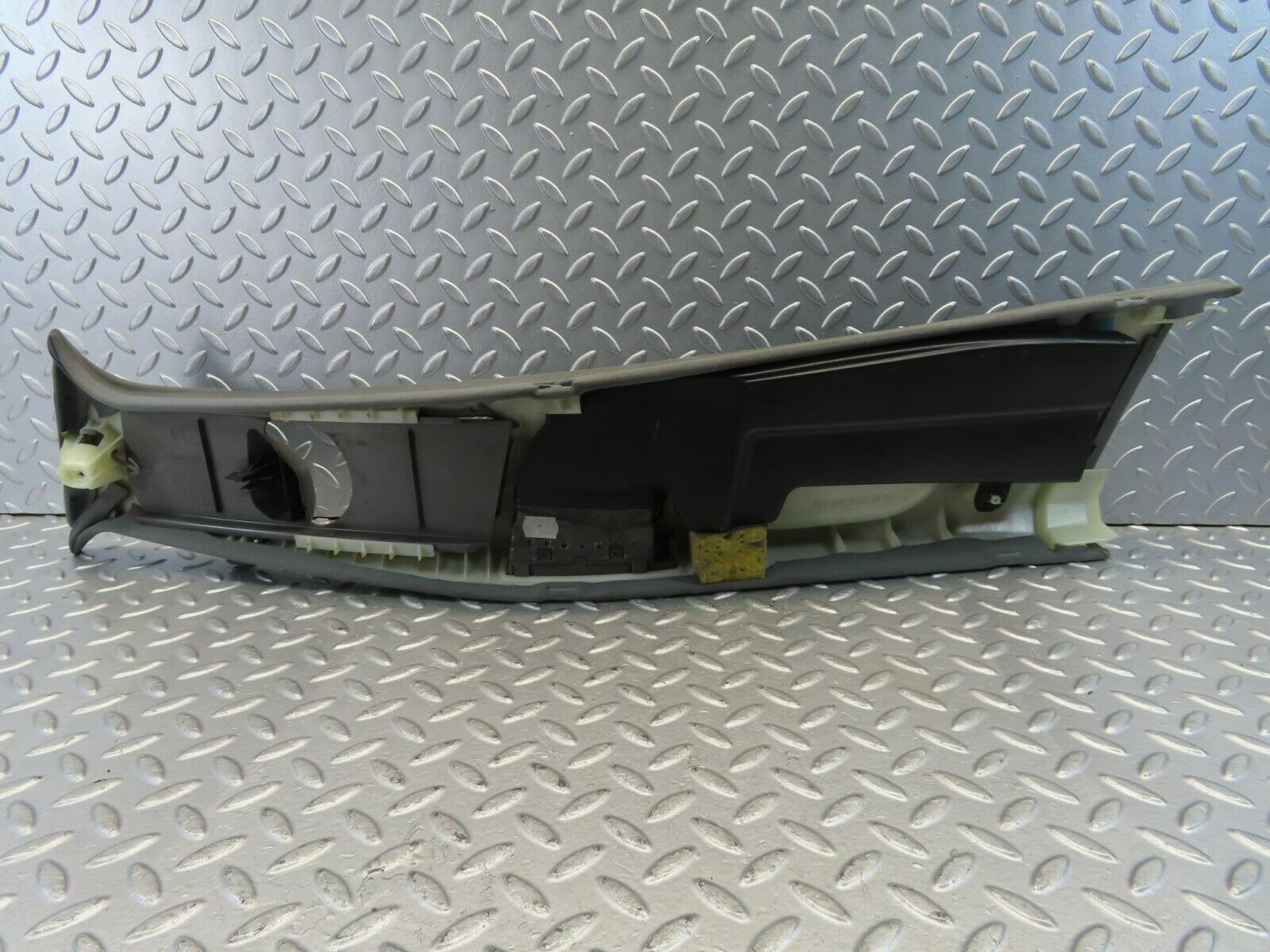 11162 Mercedes-Benz W221 S320 B Pillar Trim Cover Right Side 2216900425