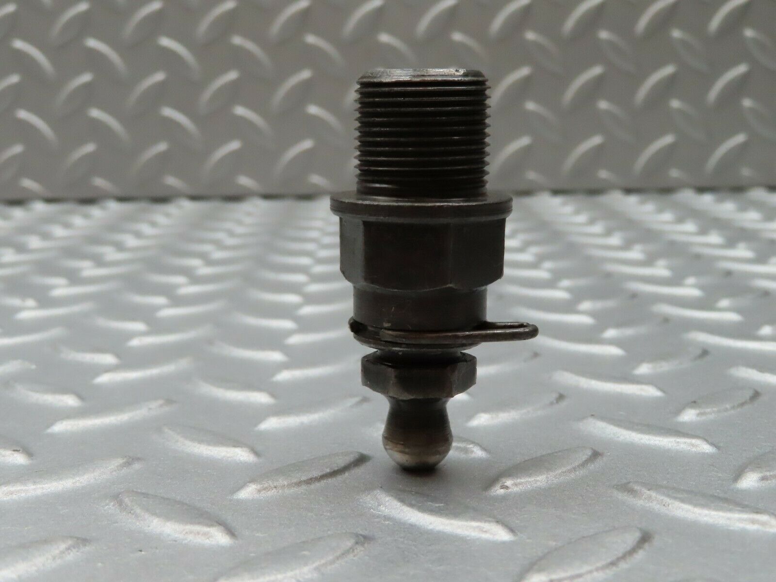 3550 Mercedes-Benz W108 280SE Ball Studs For Rocker Arm Mounting (Timing)