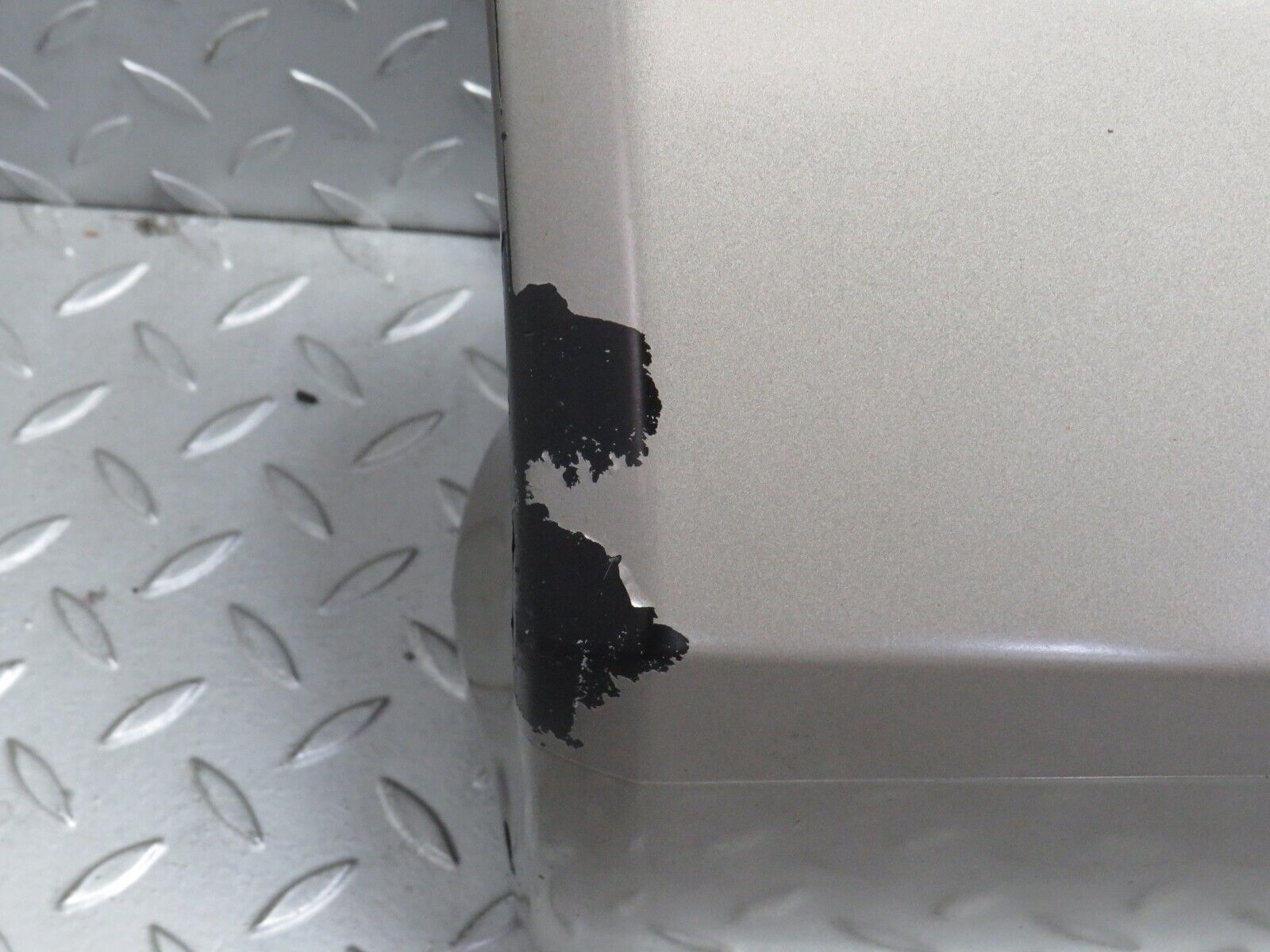 36607 Mercedes-Benz W201 190E 2.0L Side Skirt Right 2016906440 2016980930 2016981130