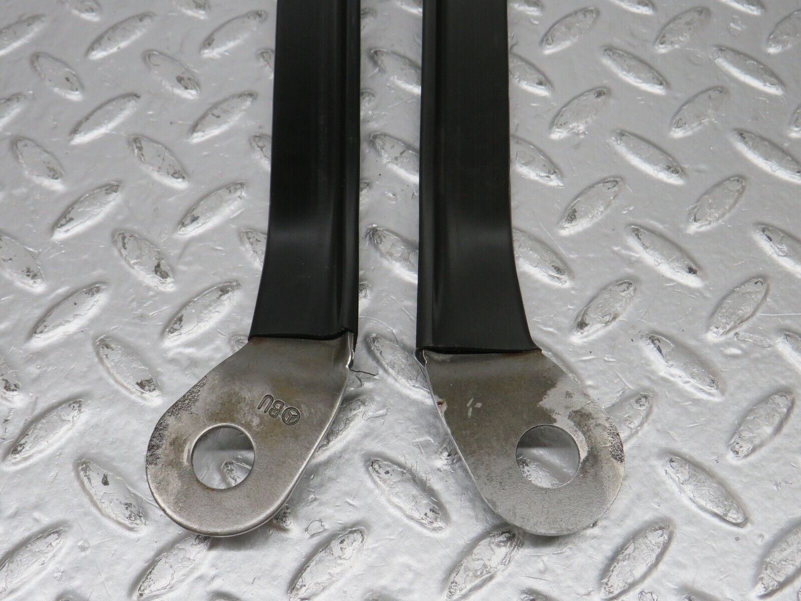 34531 Mercedes-Benz C126 380SEC Coupe Seat Belt Runner Pair