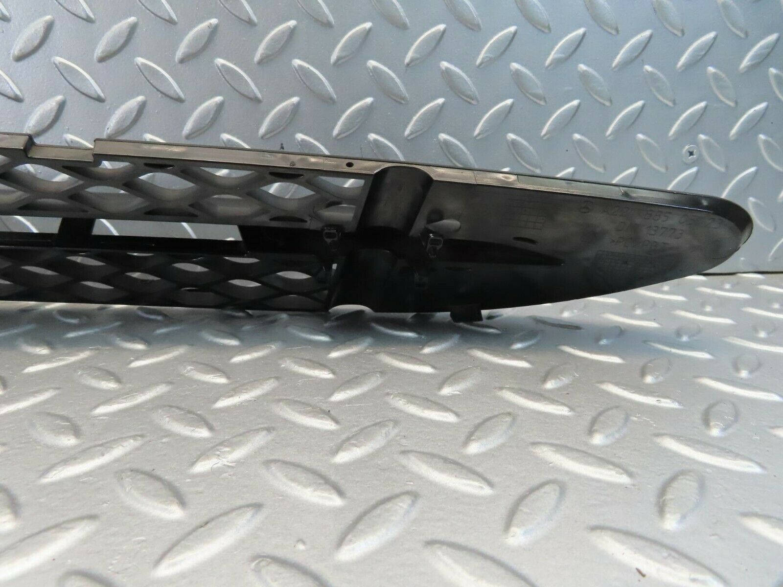 11144 Mercedes-Benz W221 S320 Front Bumper Lower Grill 2218850523