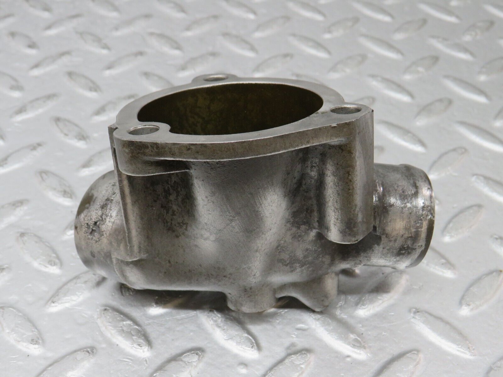 36258 Mercedes-Benz W126 420SE Water Pipe Socket