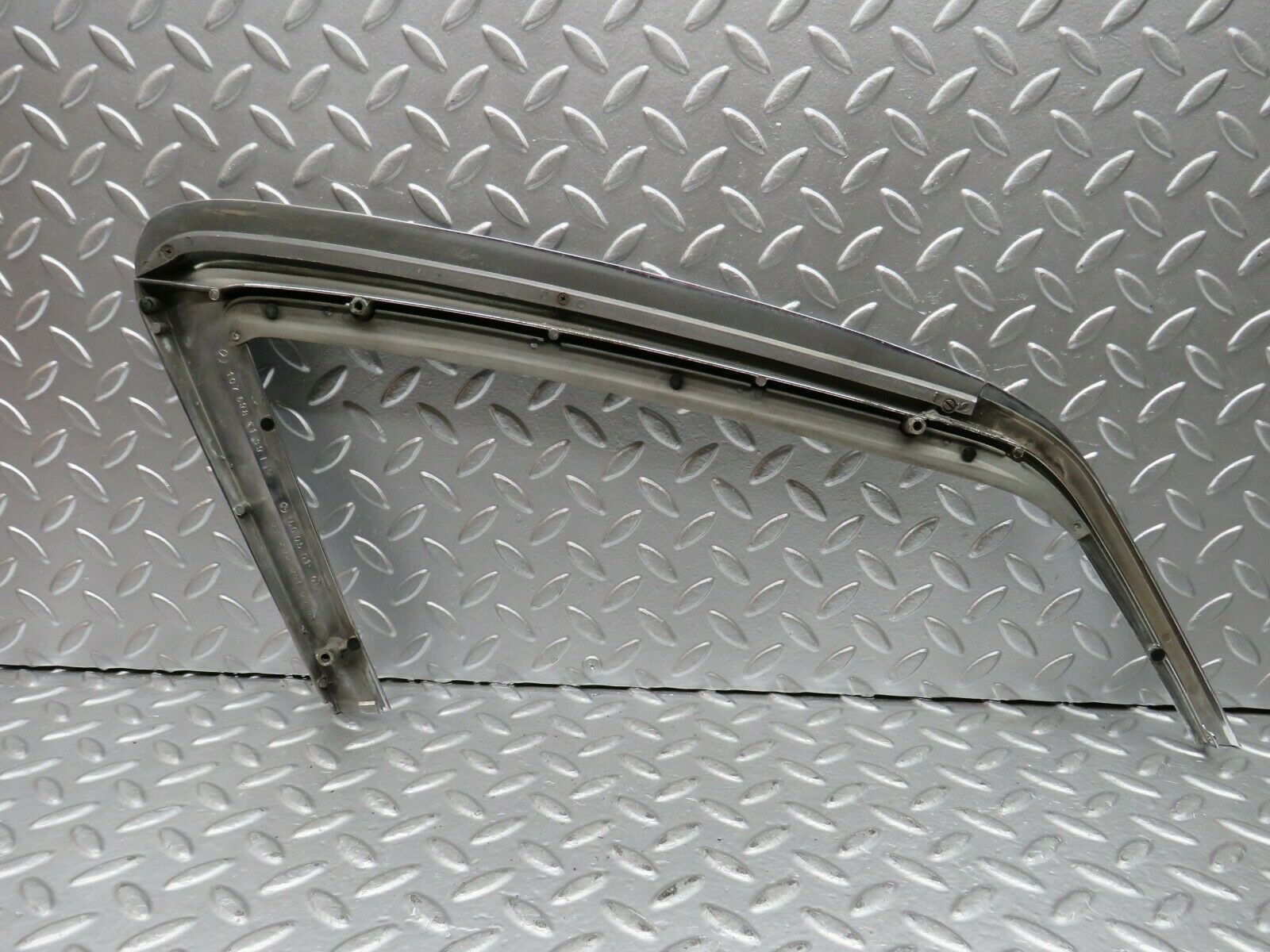 22733 Mercedes-Benz C107 450SLC Coupe Rear Window Trim Left 1076980189