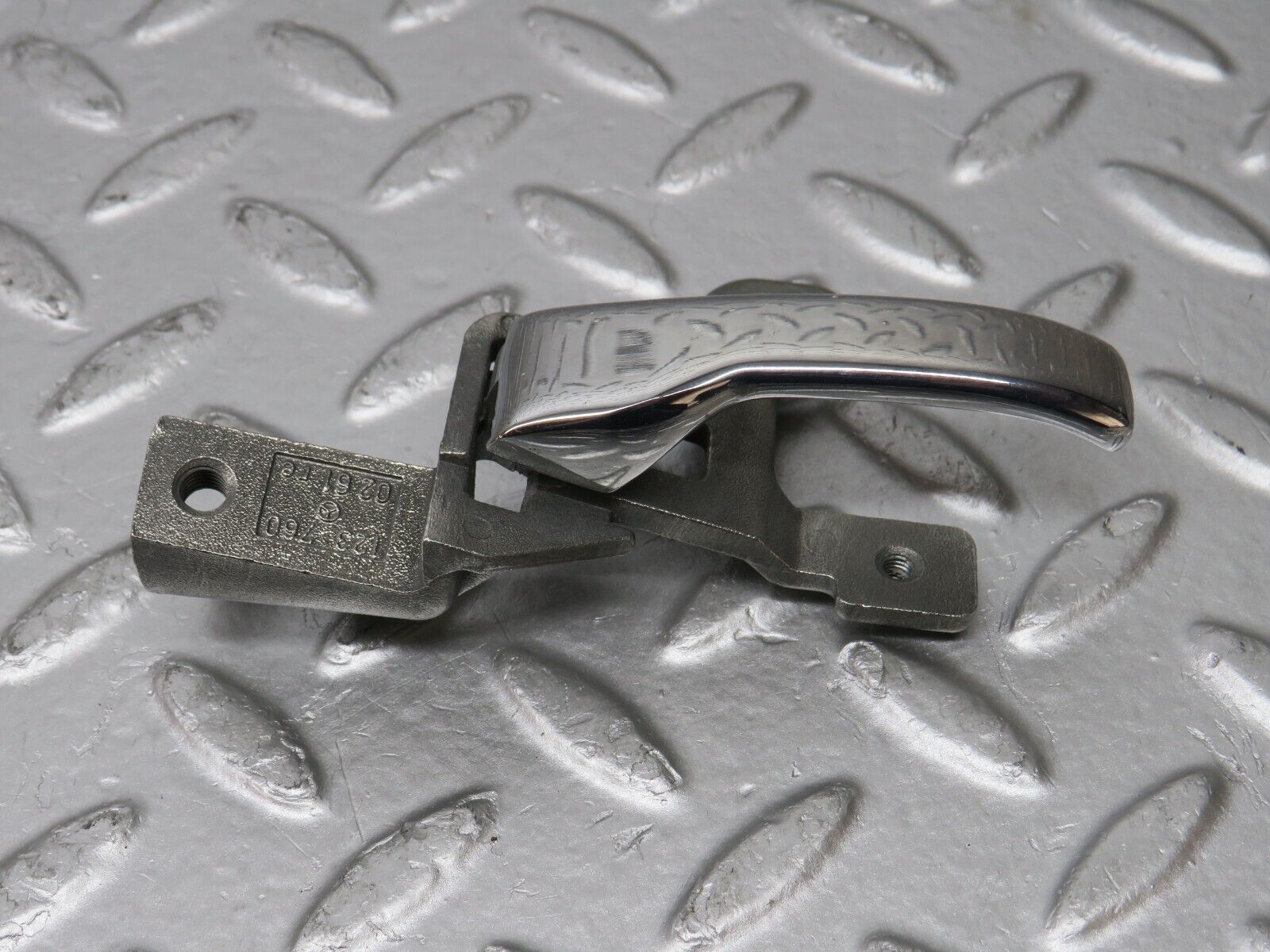 32201 Mercedes-Benz W123 230E Right Door Opener Door Handle 1237600261