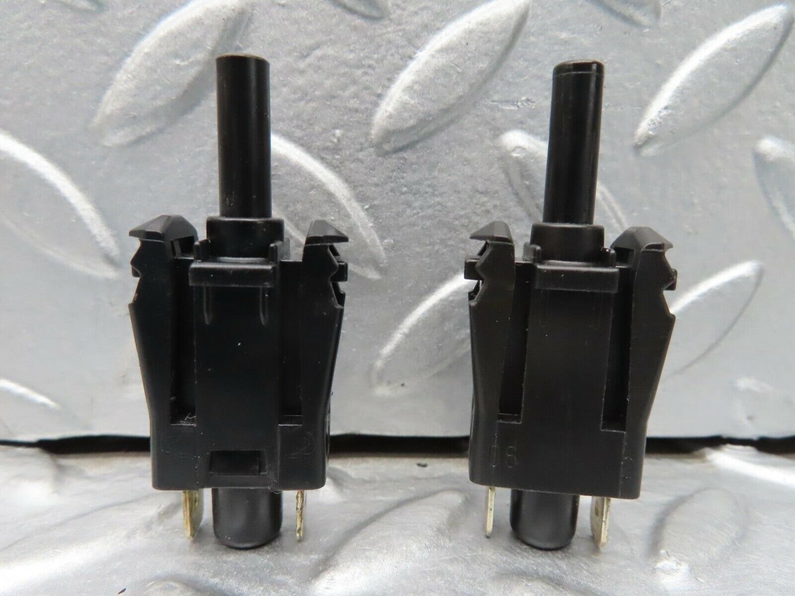 16392 Mercedes-Benz W124 260E Door Contact Switch Pair 0015458714