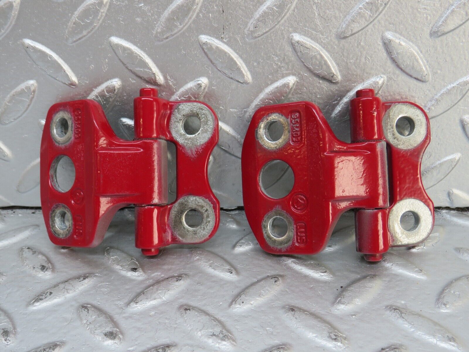 33370 Mercedes-Benz W202 C180 Front Door Hinge Right