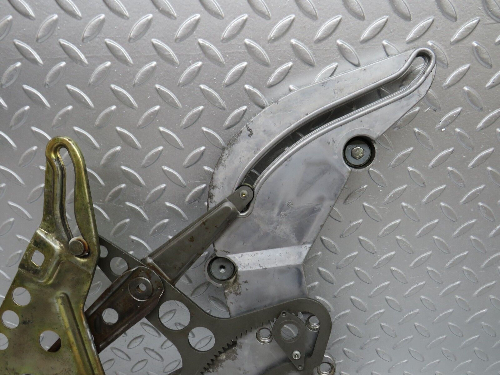 37123 Mercedes-Benz C126 420SEC Coupe Rear Left Window Regulator Mechanism