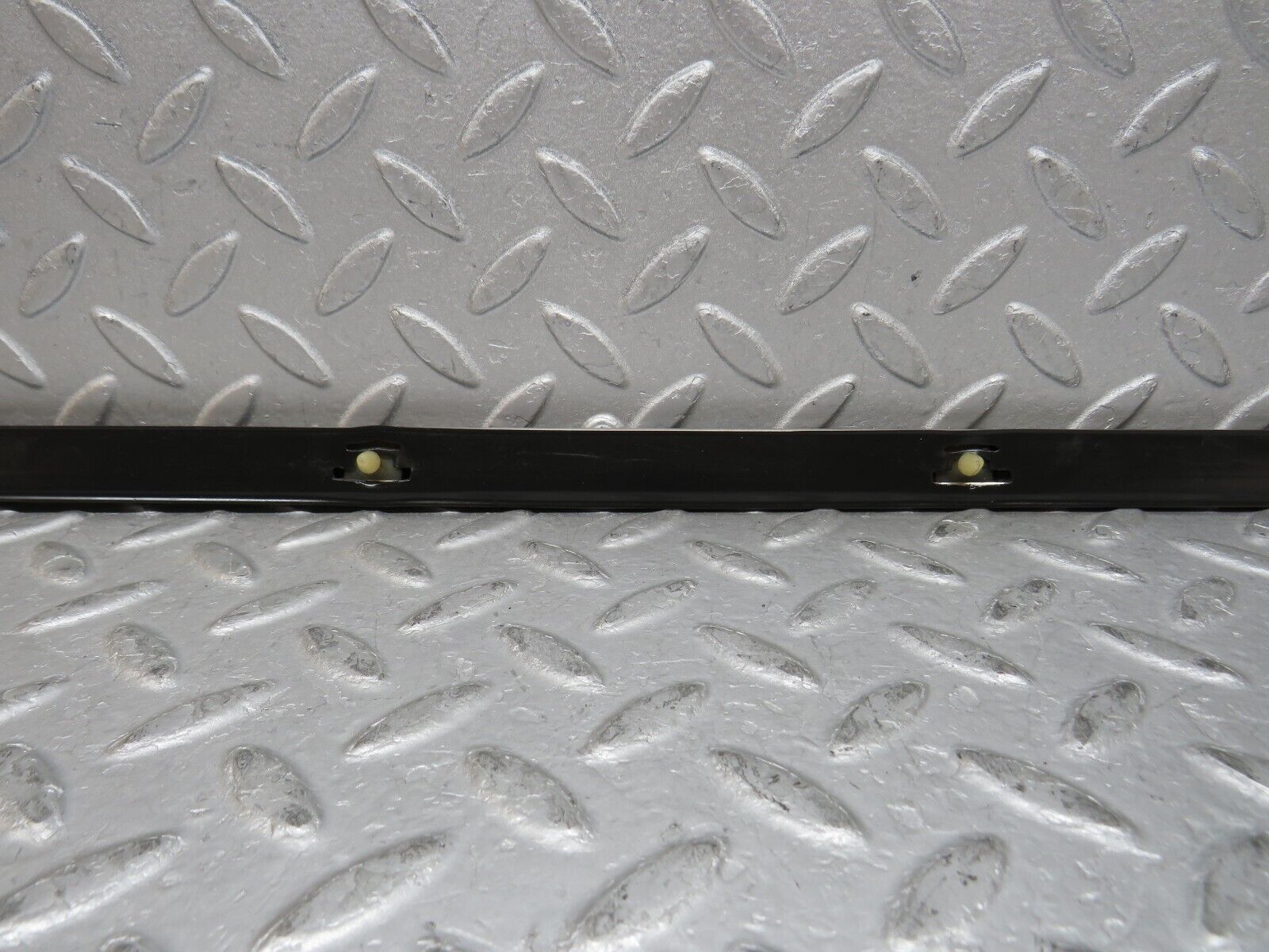 37432 Mercedes-Benz W109 300SEL Rear Right Fender Wing Centre Moulding Trim