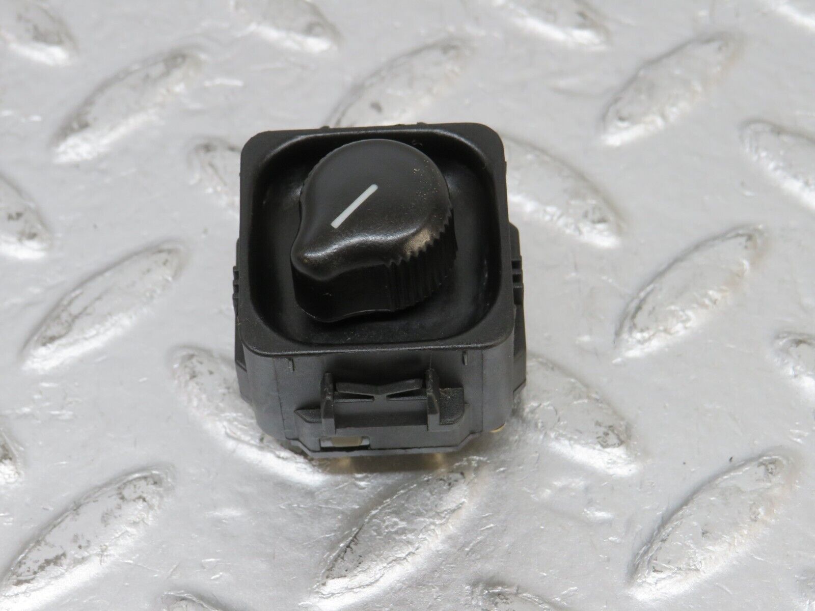 33317 Mercedes-Benz W202 C180 Electric Mirror Adjust Switch 1298200610